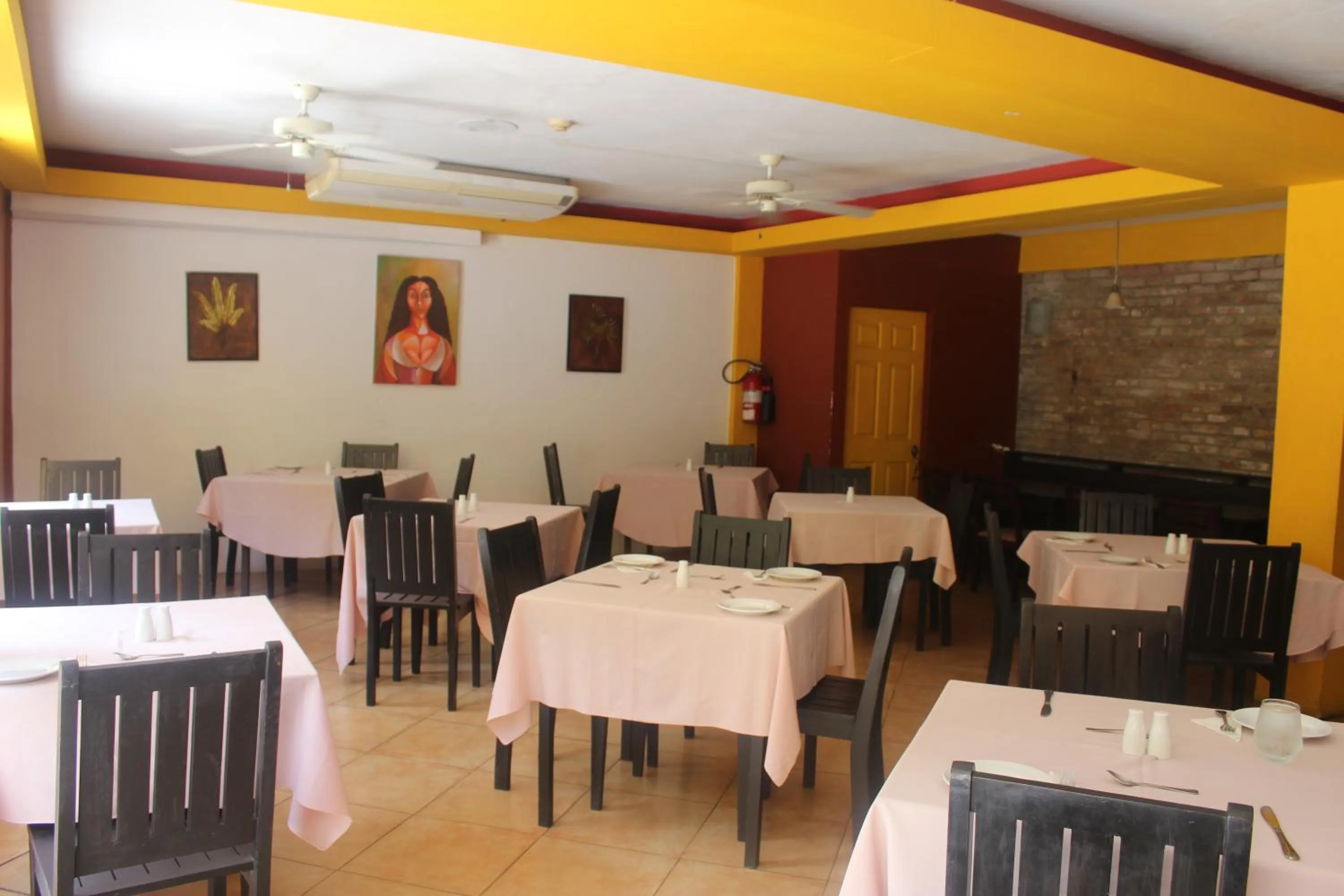 Restaurant/places to eat in Altamont West Hotel