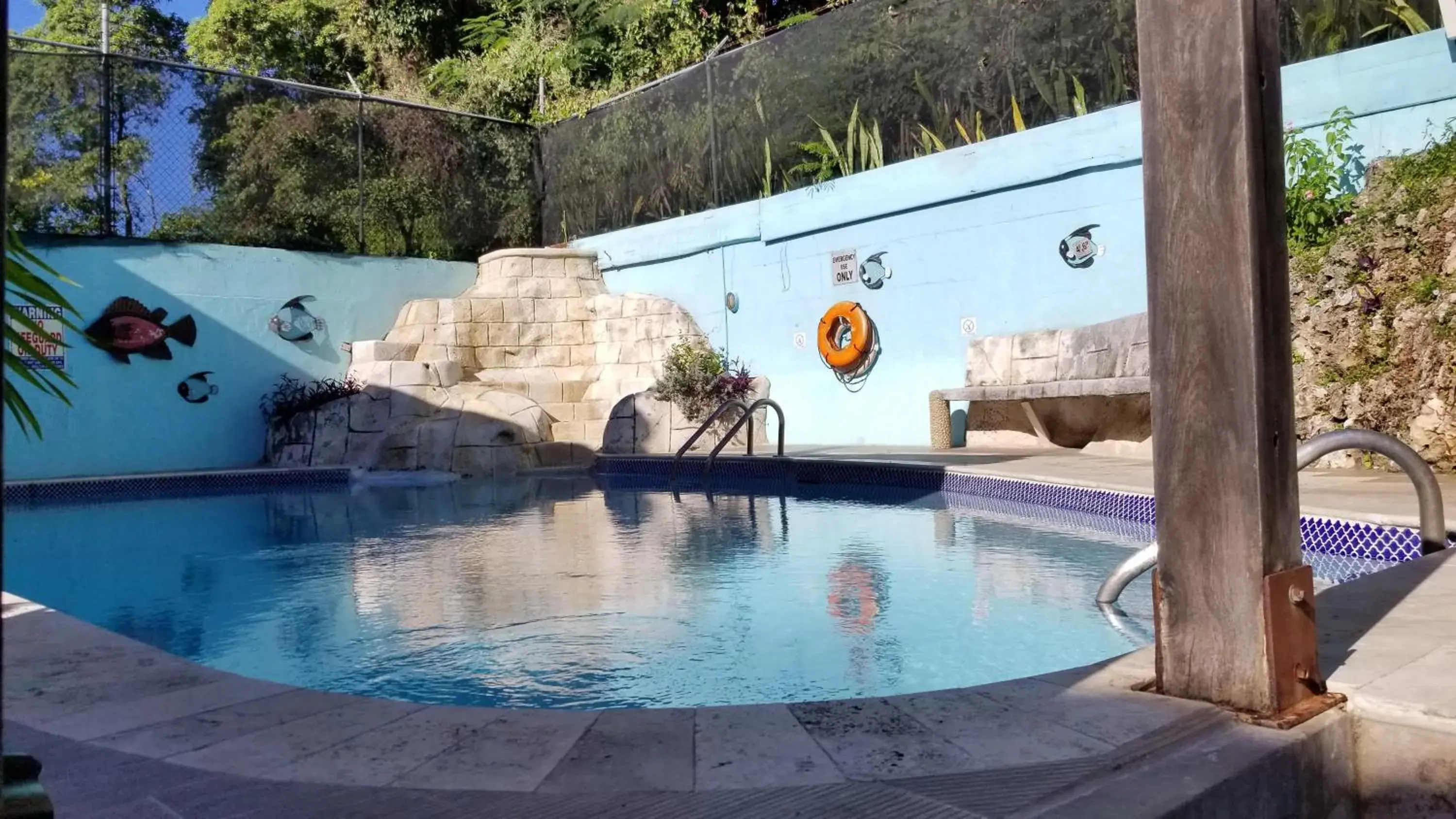 Swimming pool in Altamont West Hotel Swimming pool in Altamont West Hotel