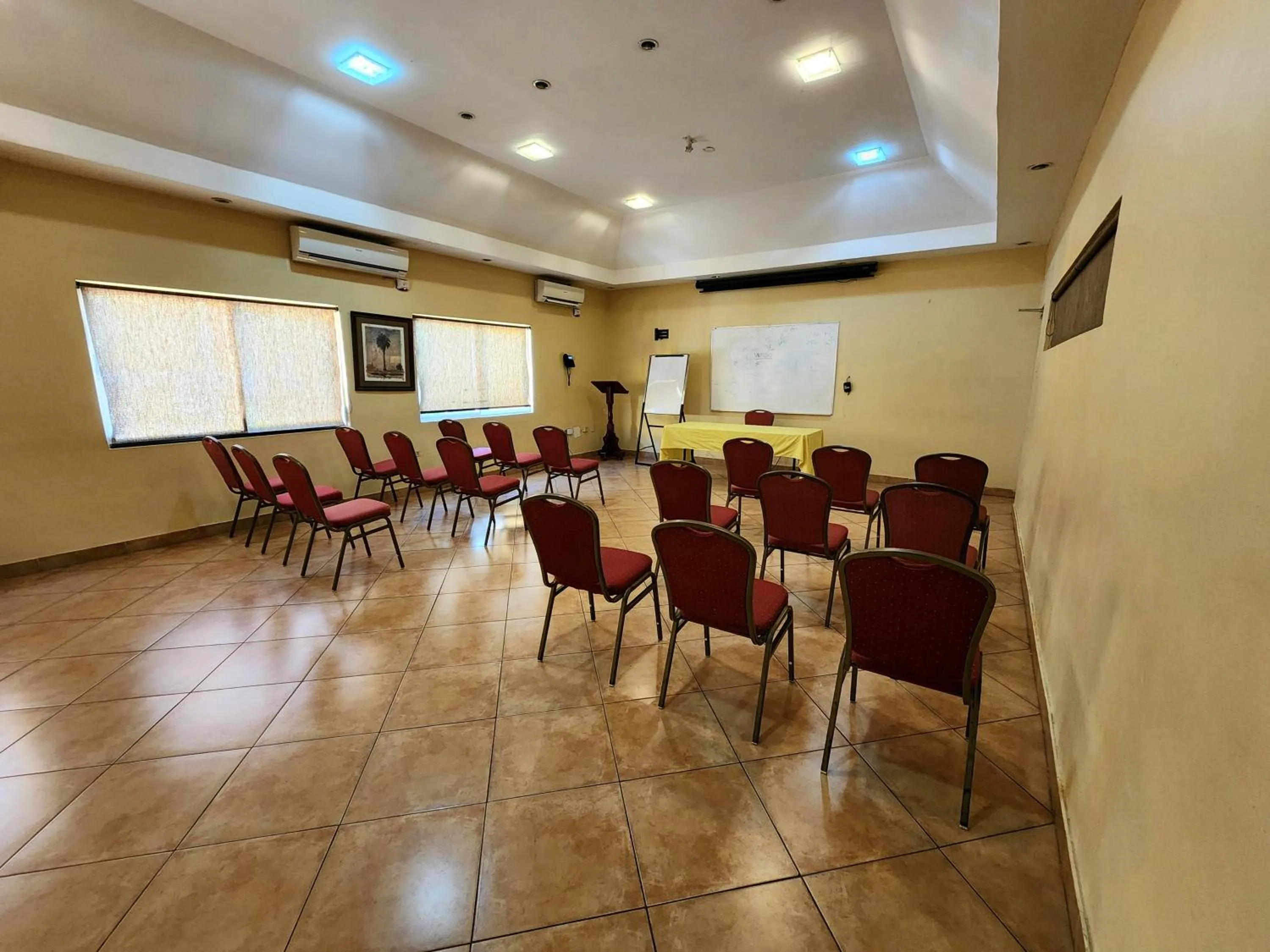 Meeting/conference room in Altamont West Hotel