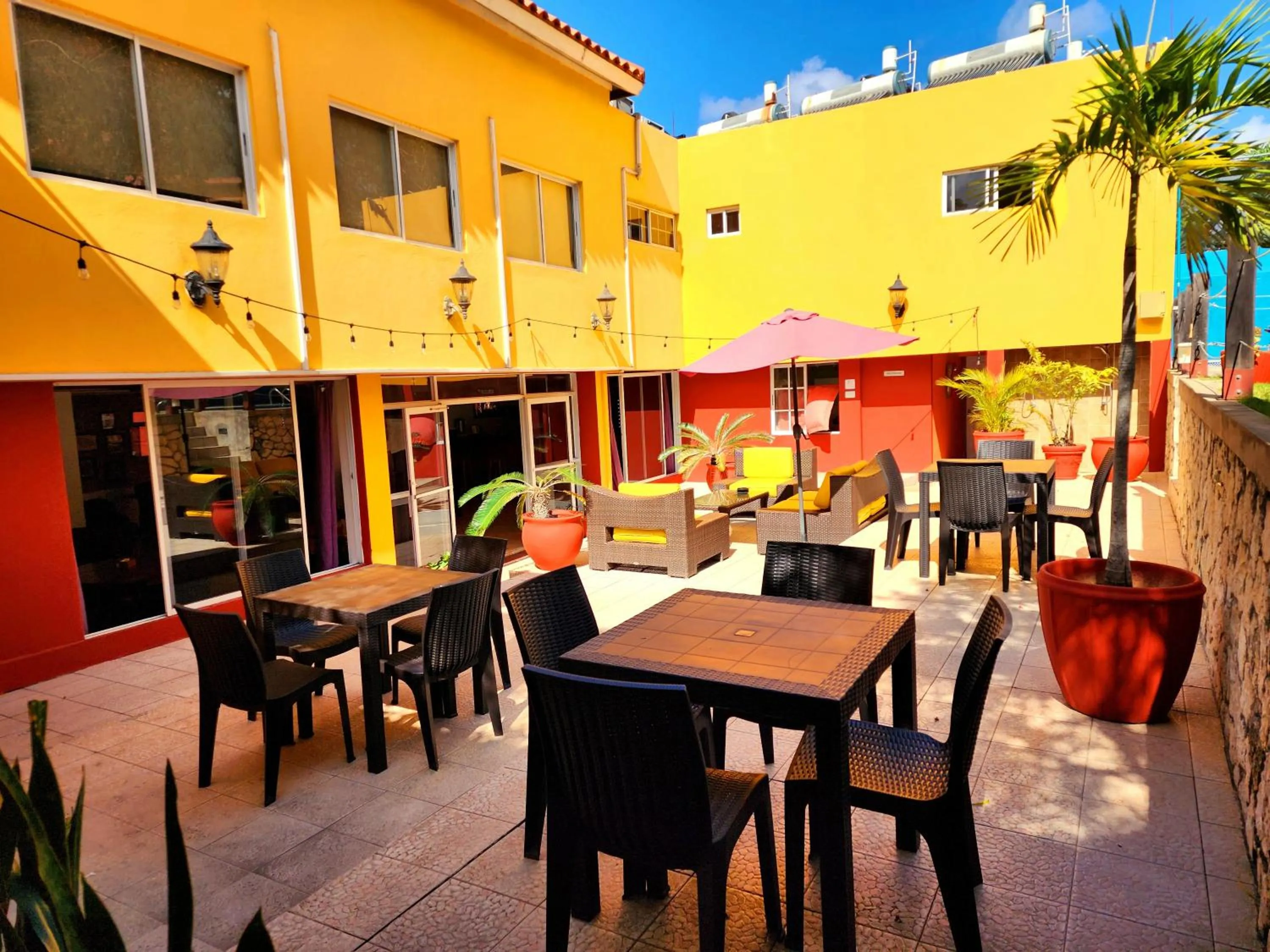 Restaurant/places to eat in Altamont West Hotel