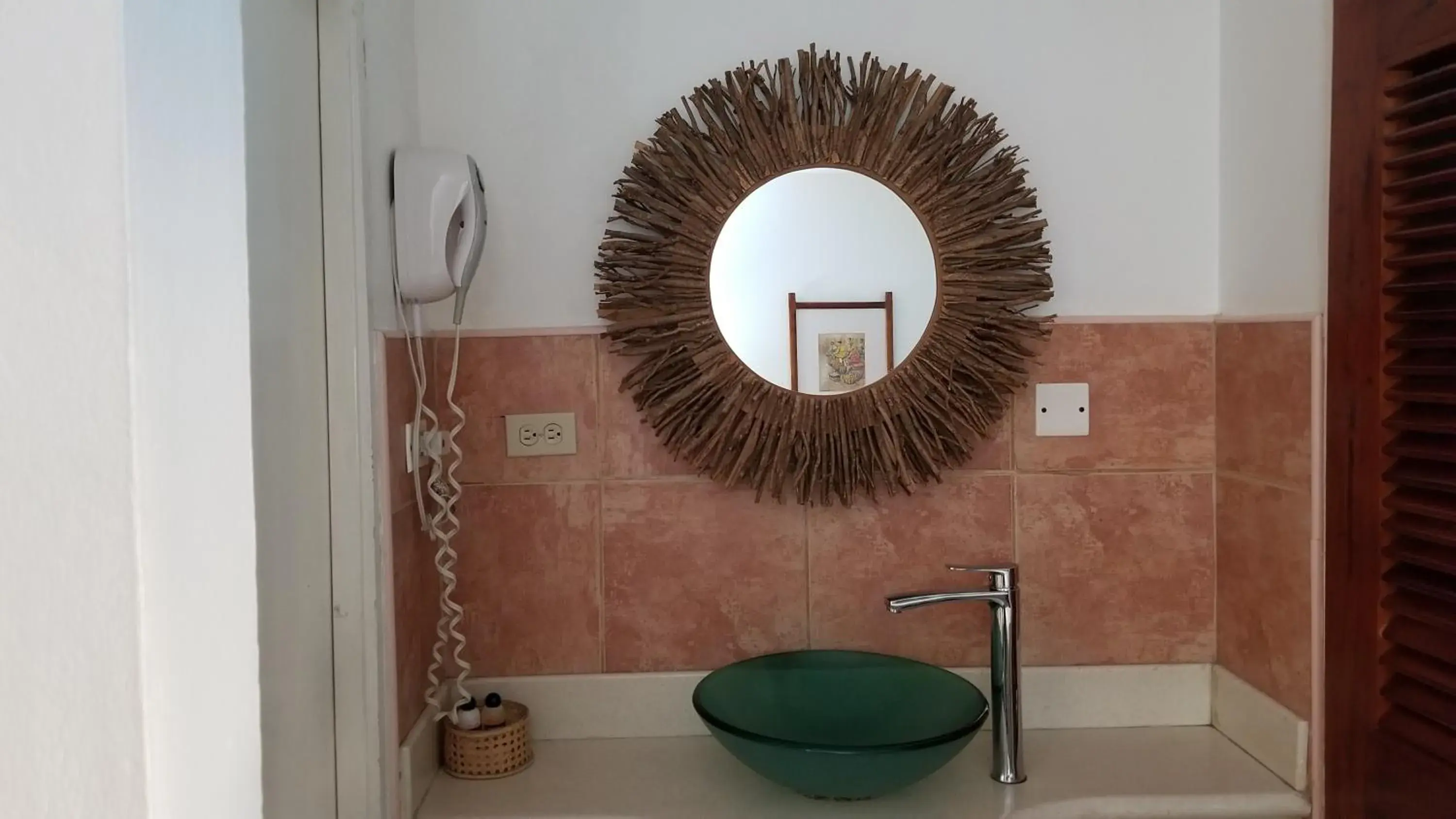 Bathroom in Altamont West Hotel Bathroom in Altamont West Hotel