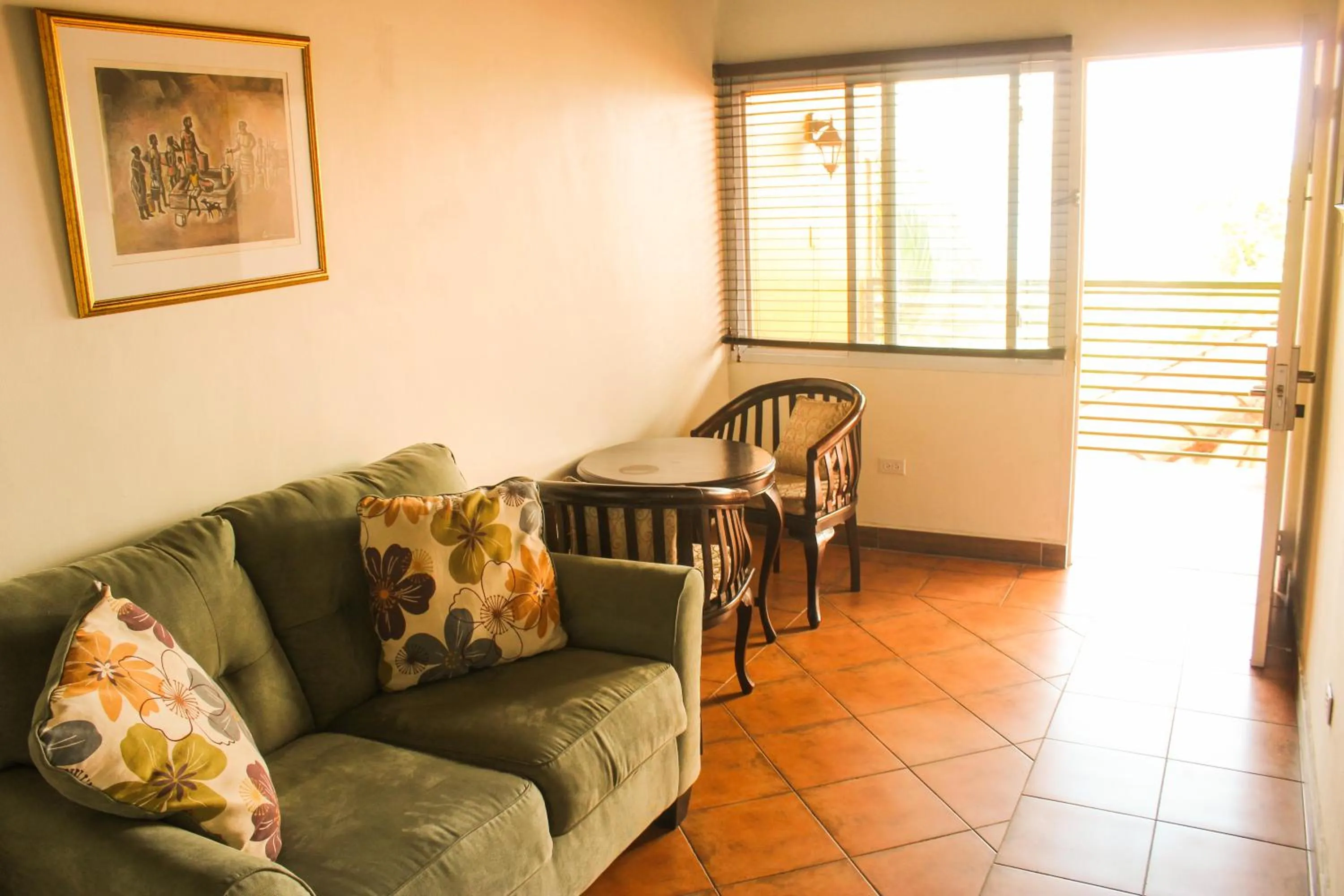 Living room in Altamont West Hotel