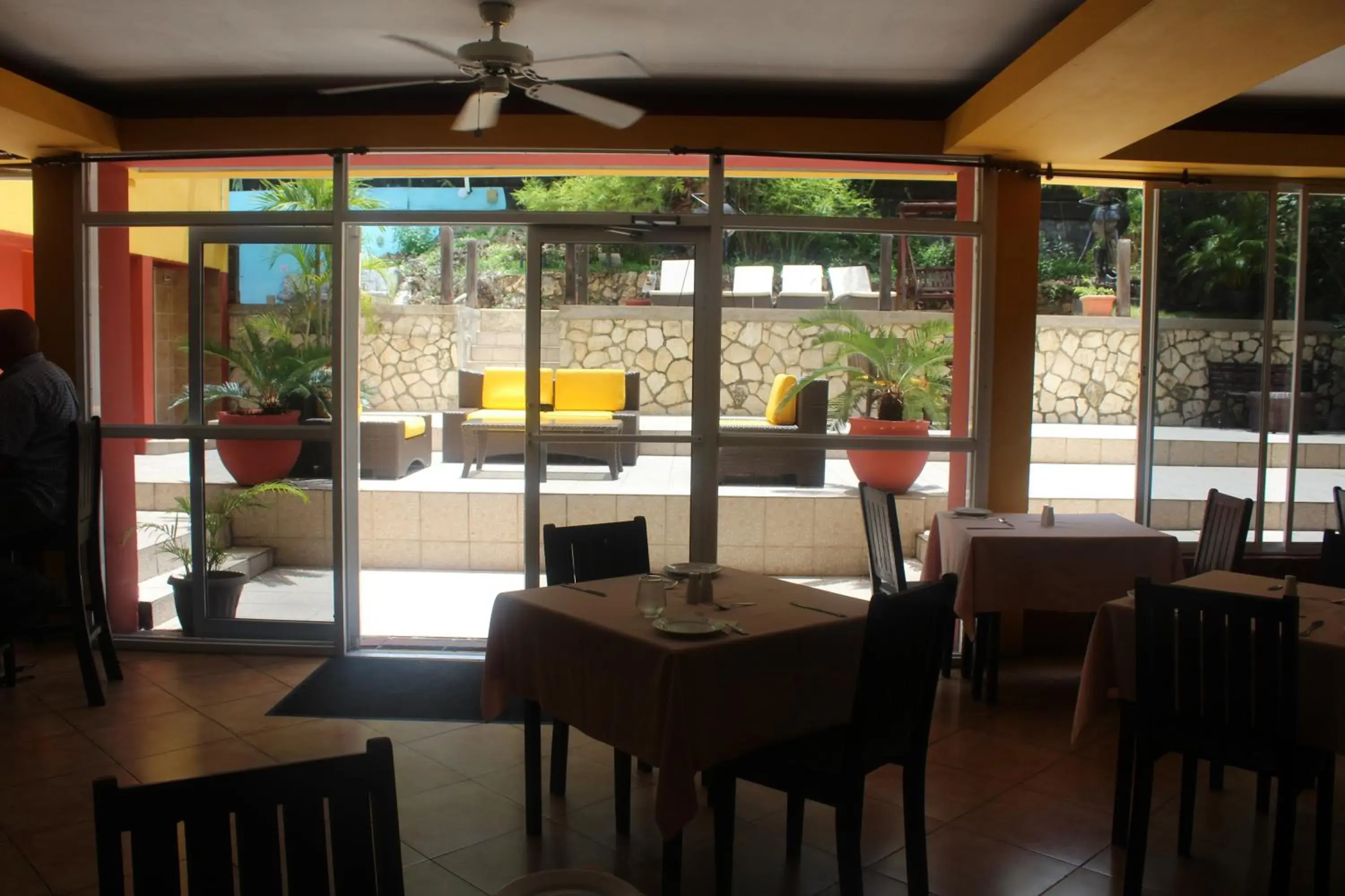 Restaurant/places to eat in Altamont West Hotel Restaurant/places to eat in Altamont West Hotel