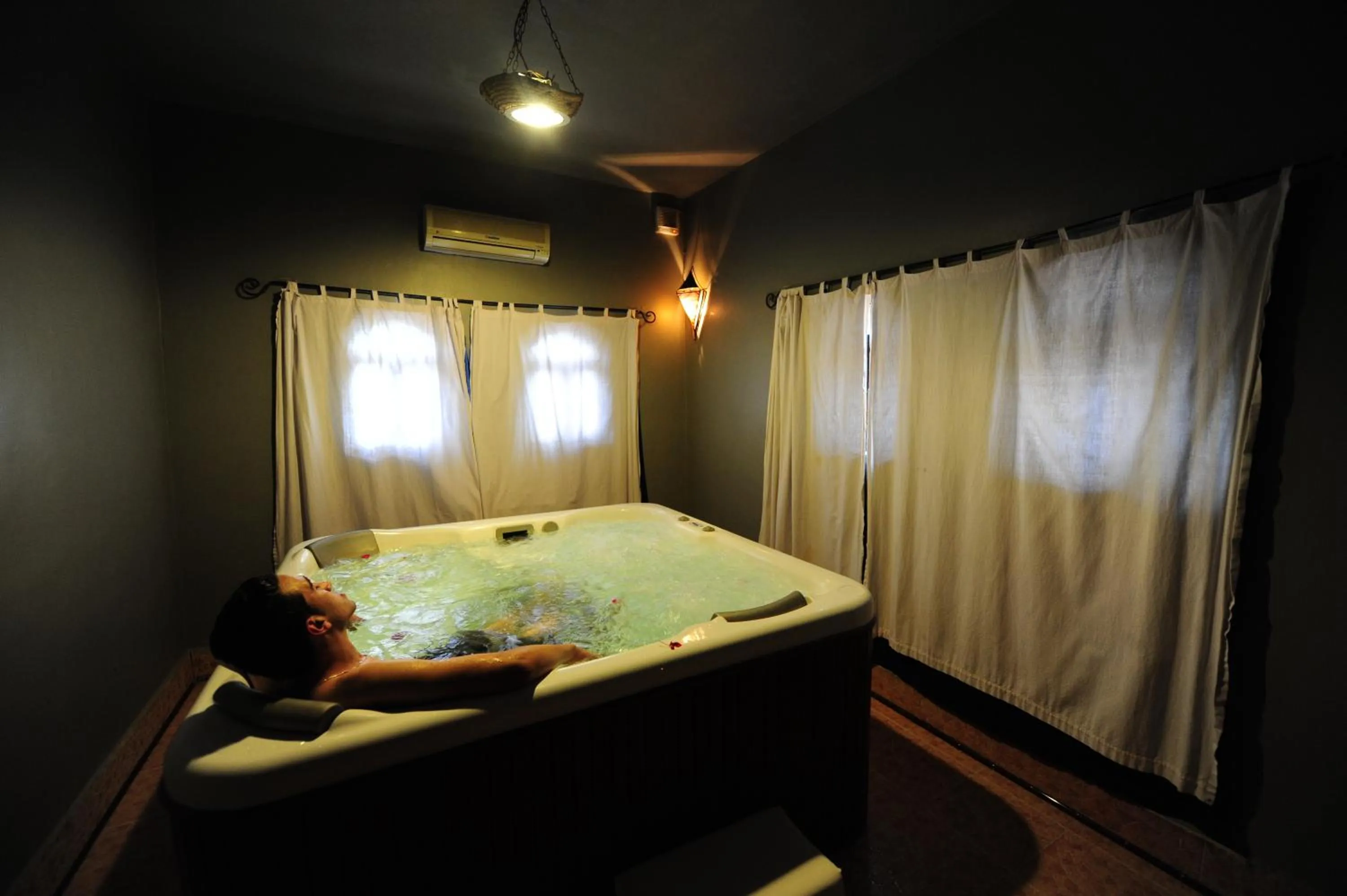 Hot Tub in Kasbah Hotel Tombouctou