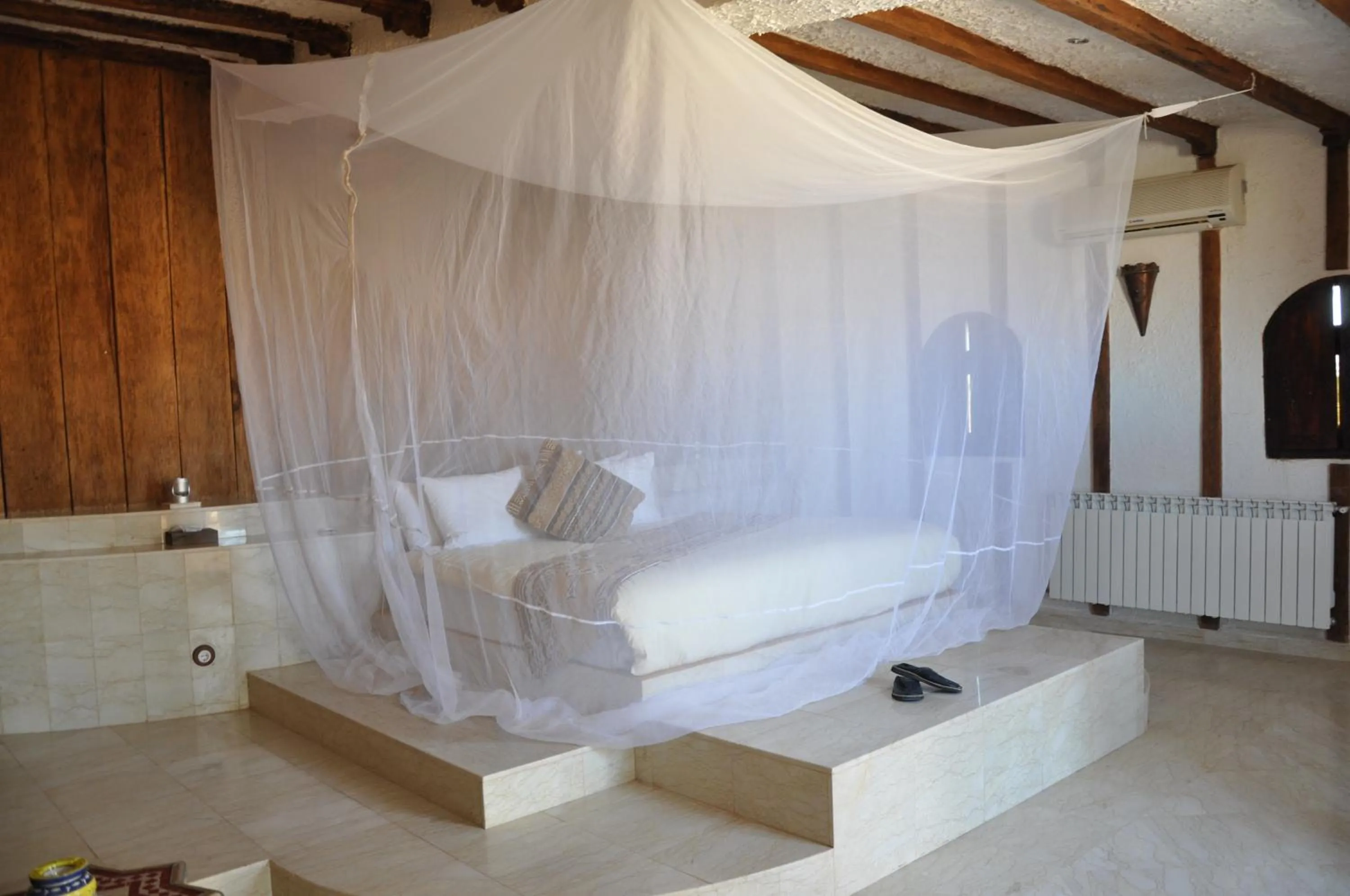 Photo of the whole room, Bed in Kasbah Hotel Tombouctou