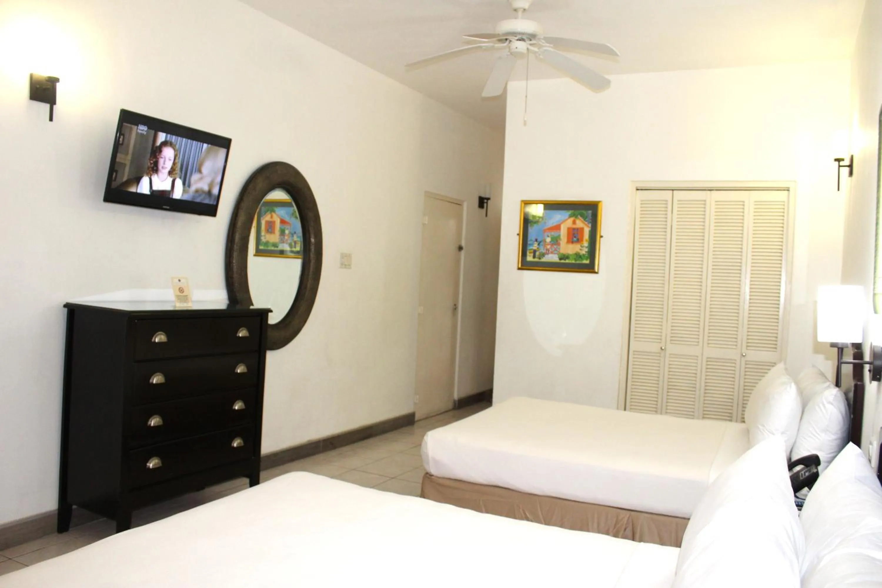 Bed in Altamont Court Hotel