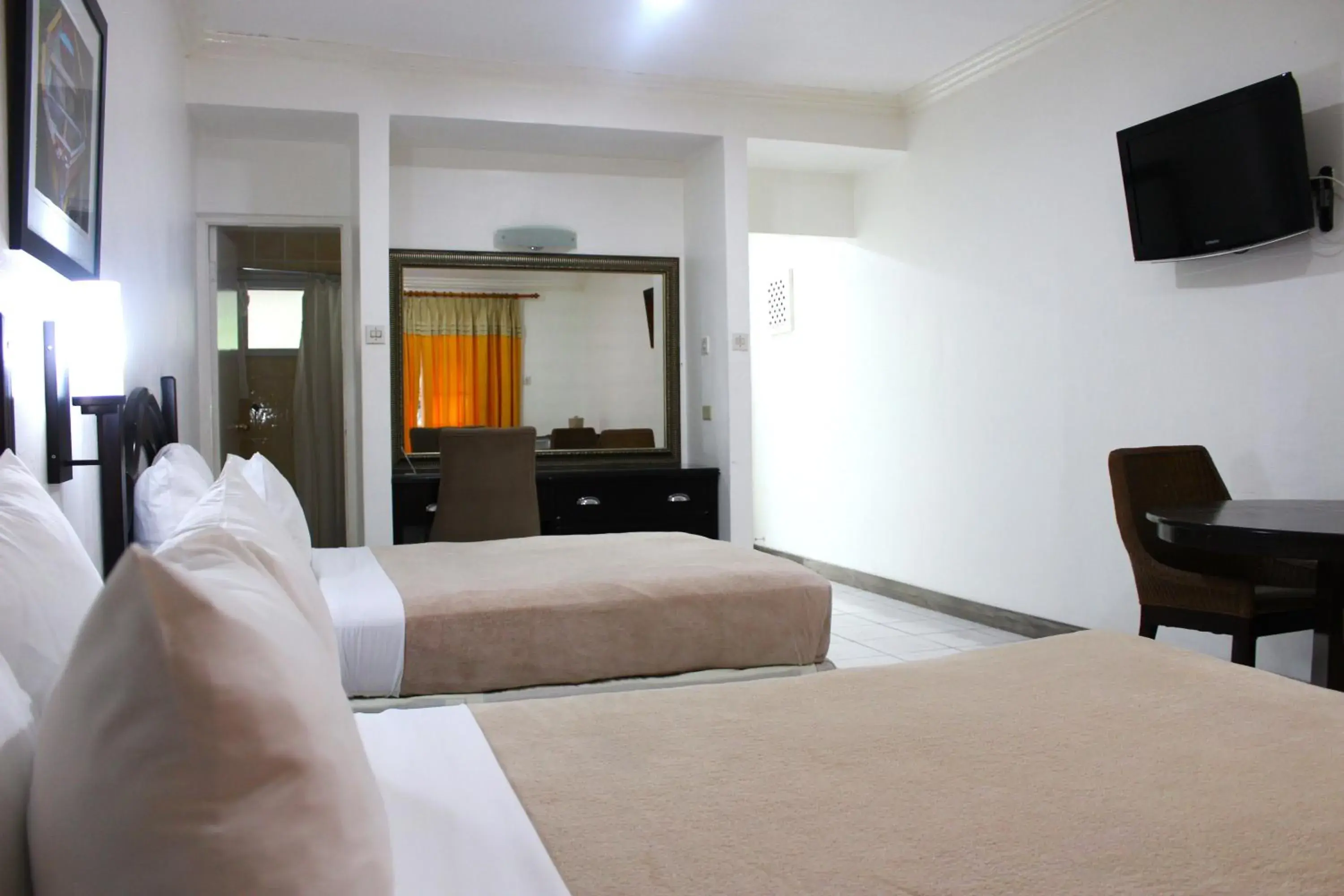 Bed in Altamont Court Hotel Bed in Altamont Court Hotel