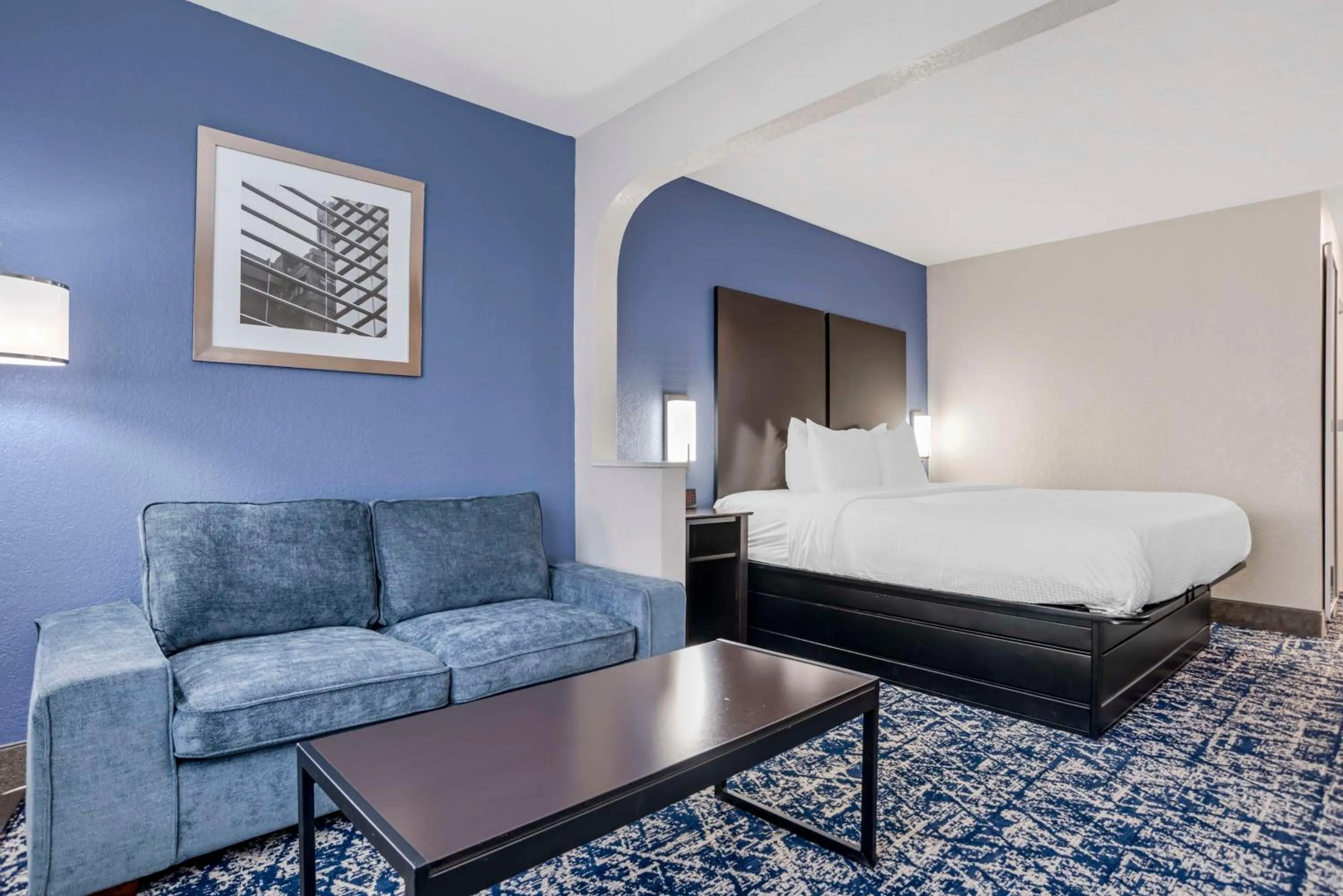 Bedroom, Bed in Best Western Canton Inn