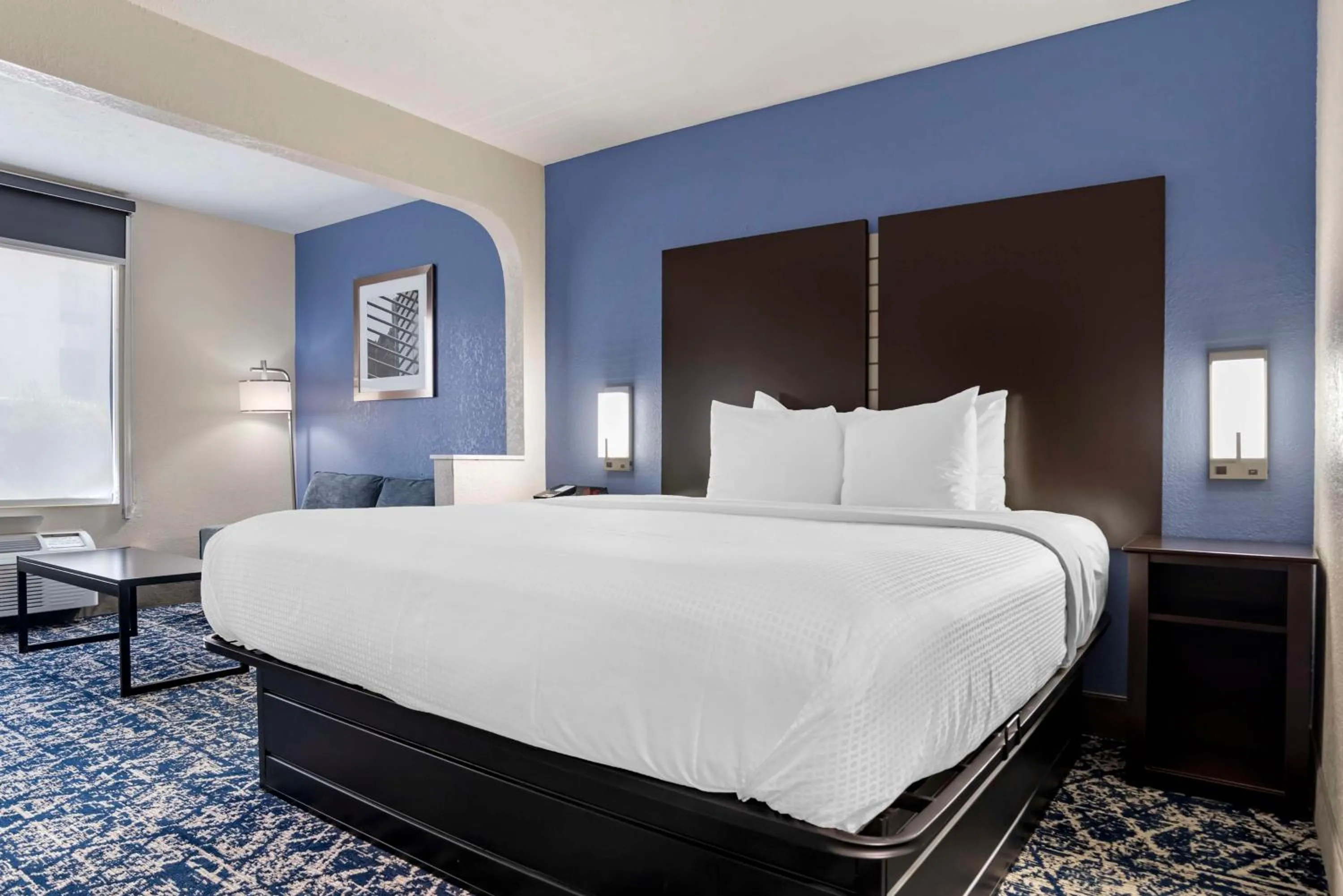 Bedroom, Bed in Best Western Canton Inn