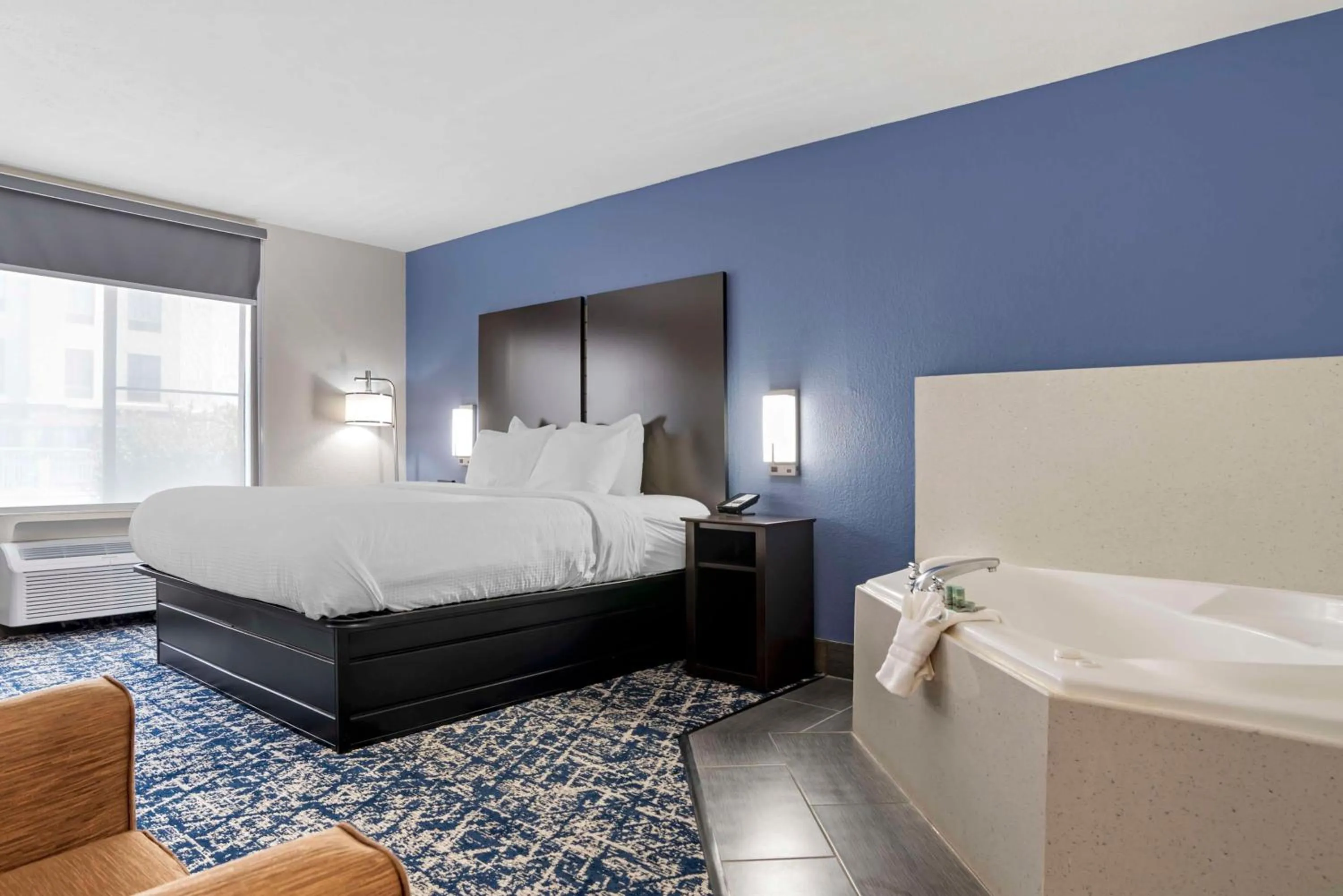 Bedroom, Bed in Best Western Canton Inn