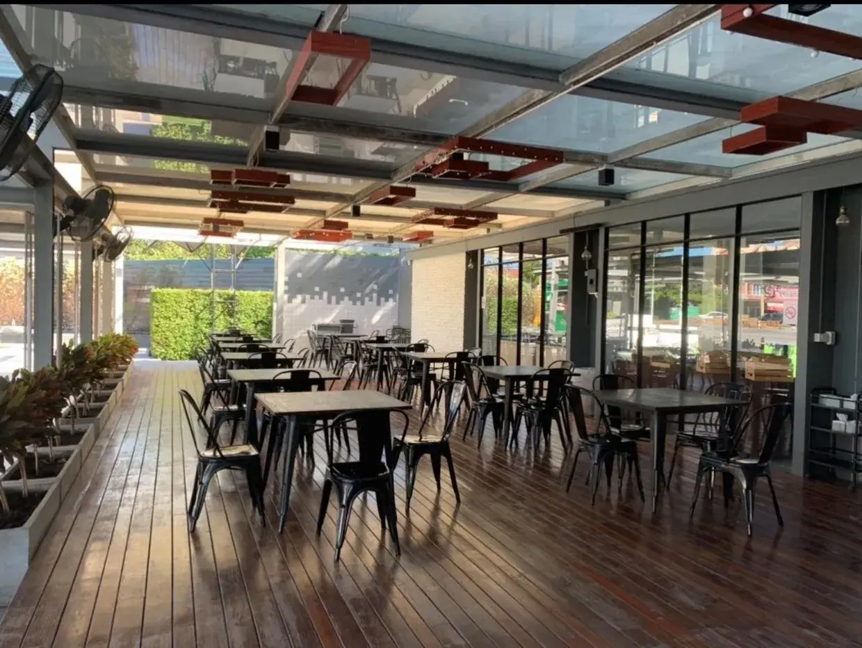 Restaurant/places to eat in Phurinda Residence Restaurant/places to eat in Phurinda Residence