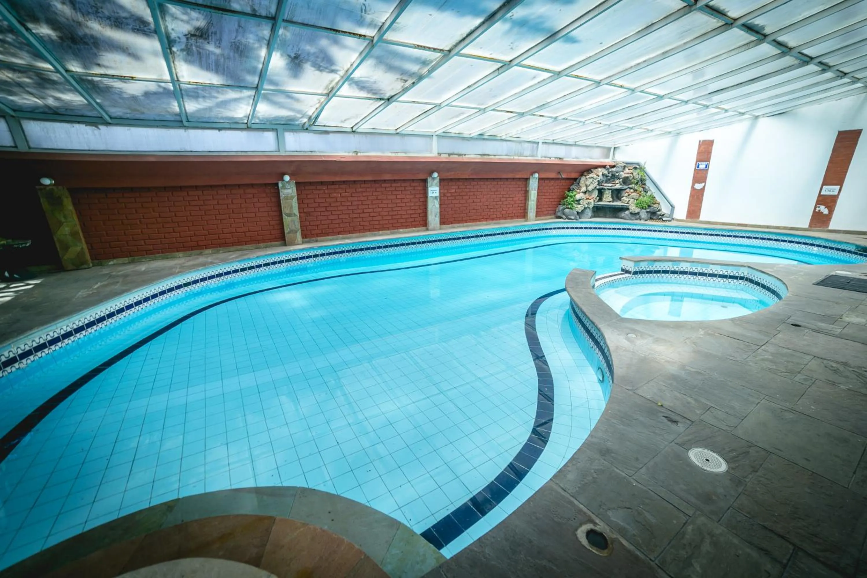 Pool view in Hotel Andenes