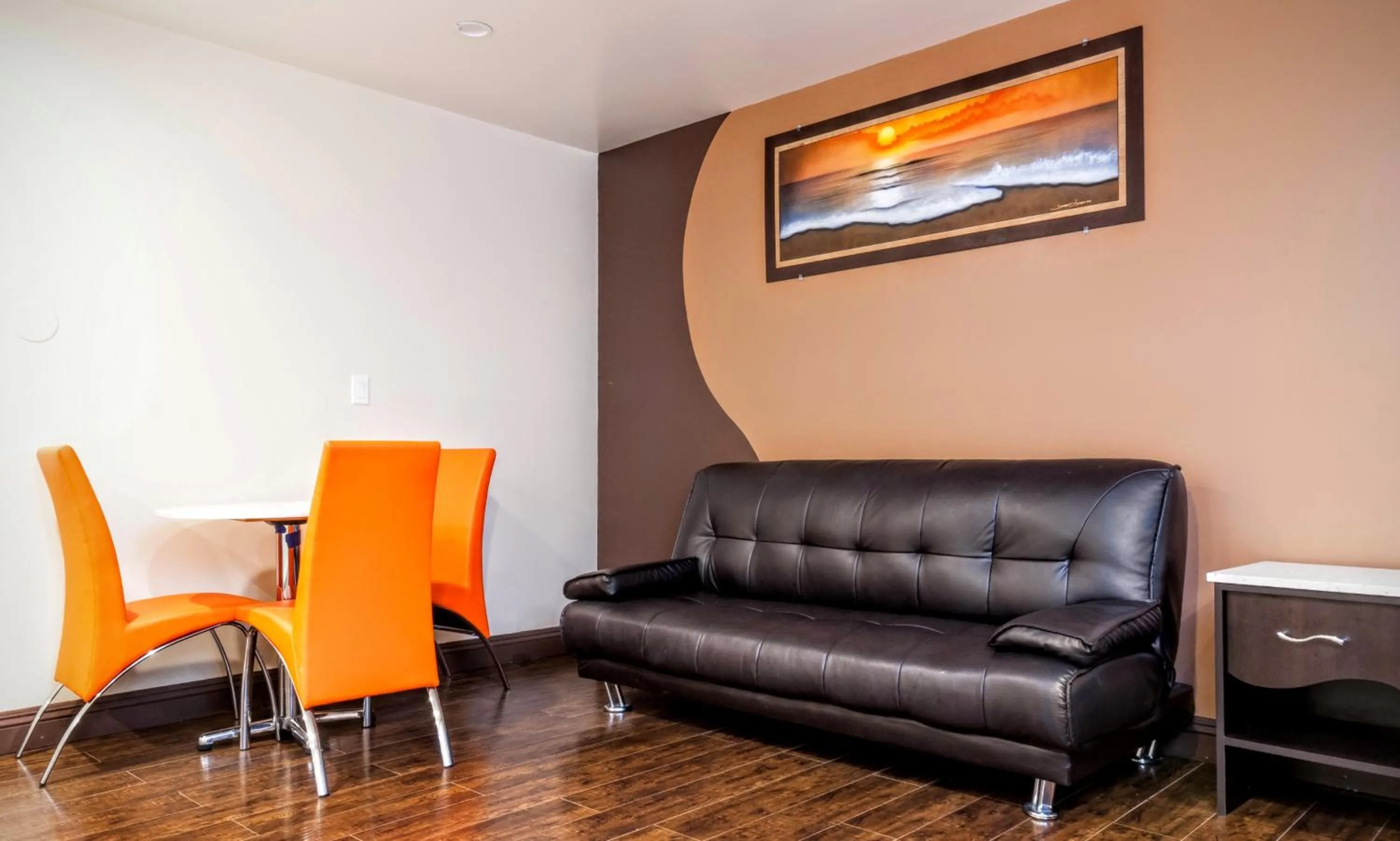 Living room in Redondo Pier Inn