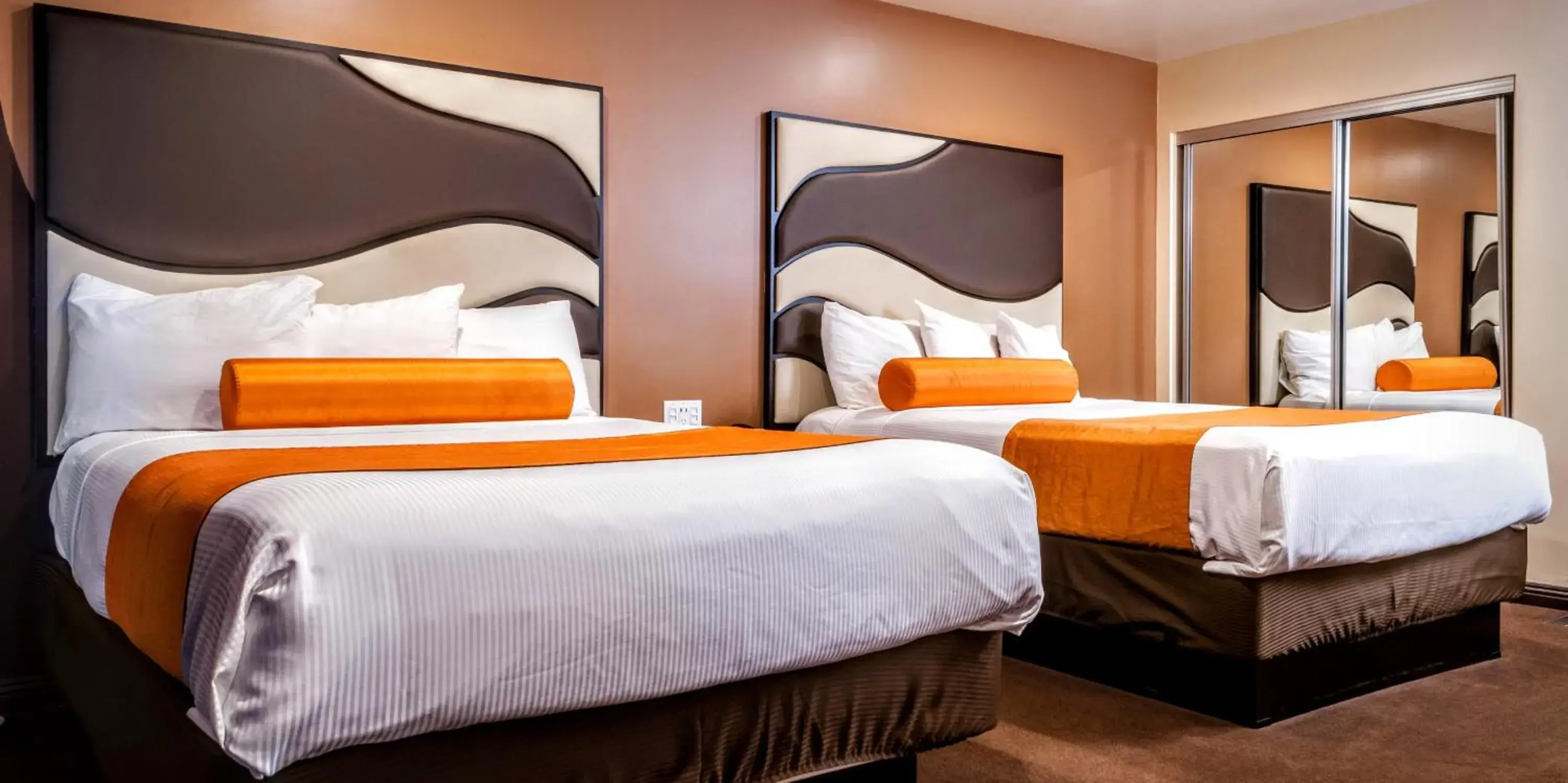 Bed in Redondo Pier Inn Bed in Redondo Pier Inn