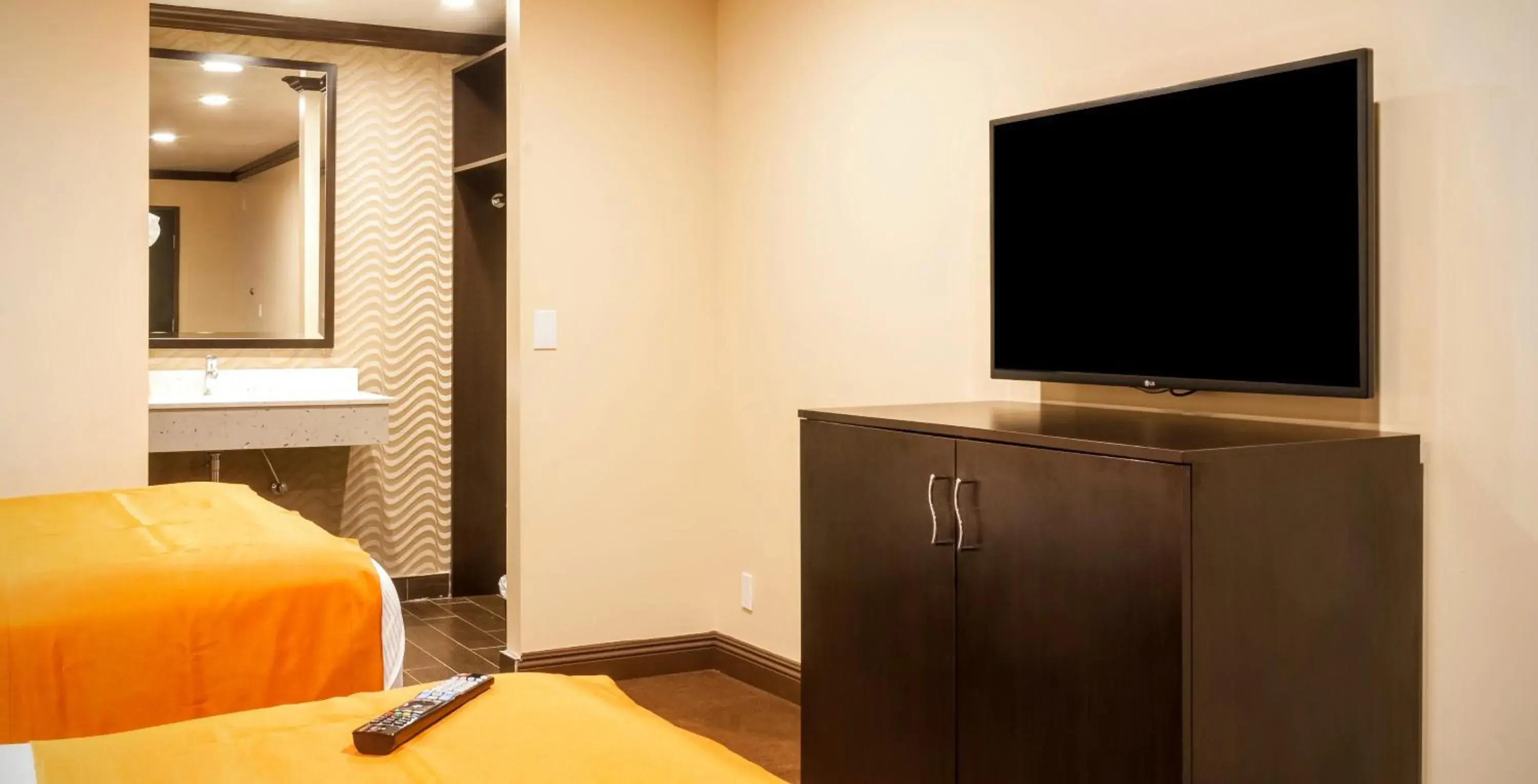 TV and multimedia in Redondo Pier Inn TV and multimedia in Redondo Pier Inn