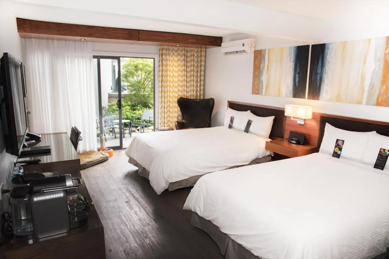 Bed in Qualicum Beach Inn