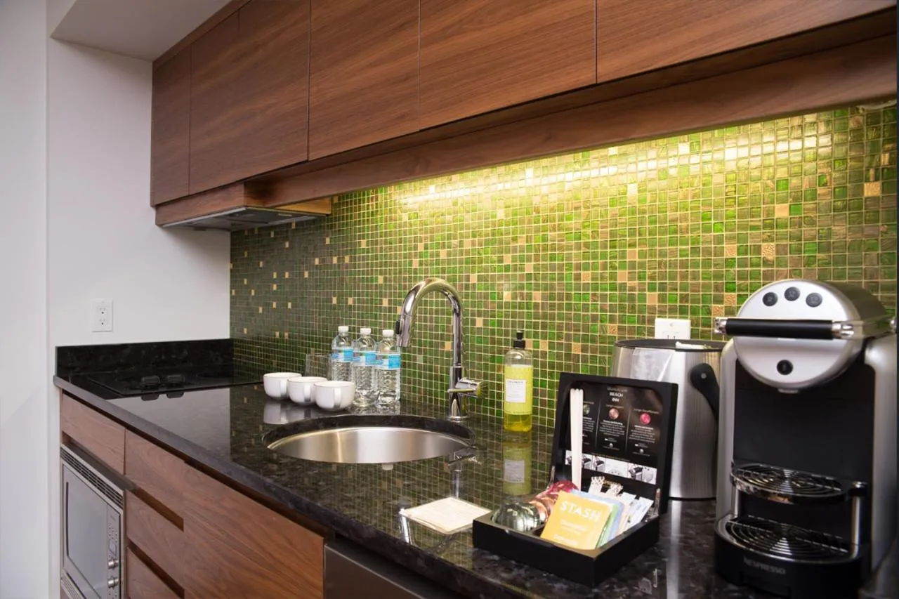 Coffee/tea facilities in Qualicum Beach Inn