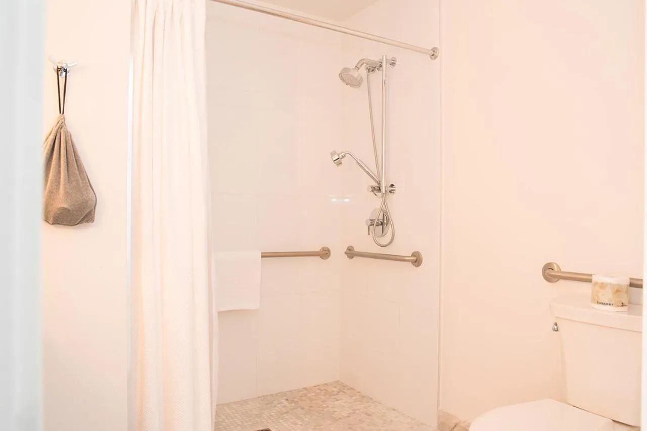 Shower in Qualicum Beach Inn