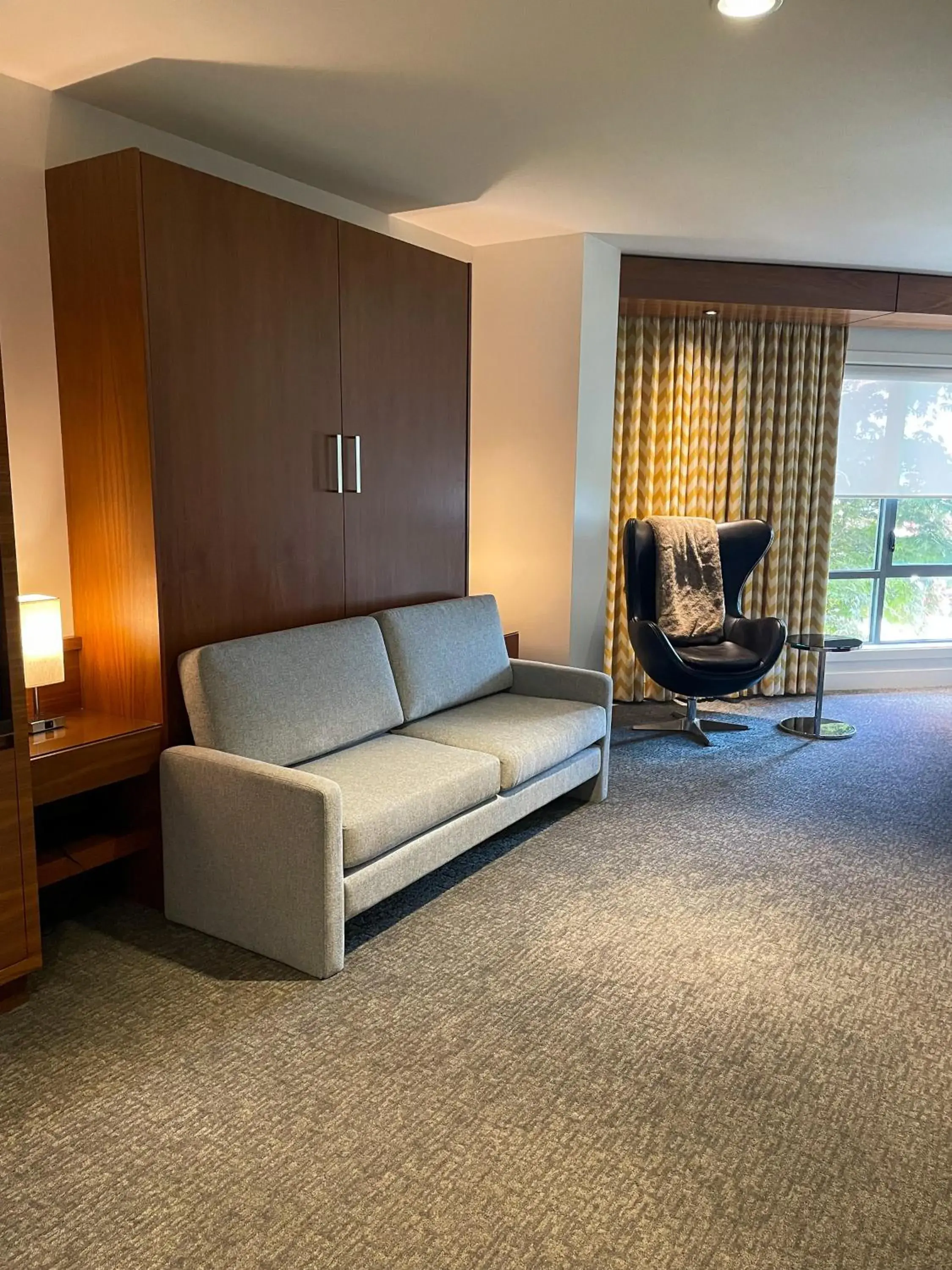 Murphy Bed Room in Qualicum Beach Inn Murphy Bed Room in Qualicum Beach Inn