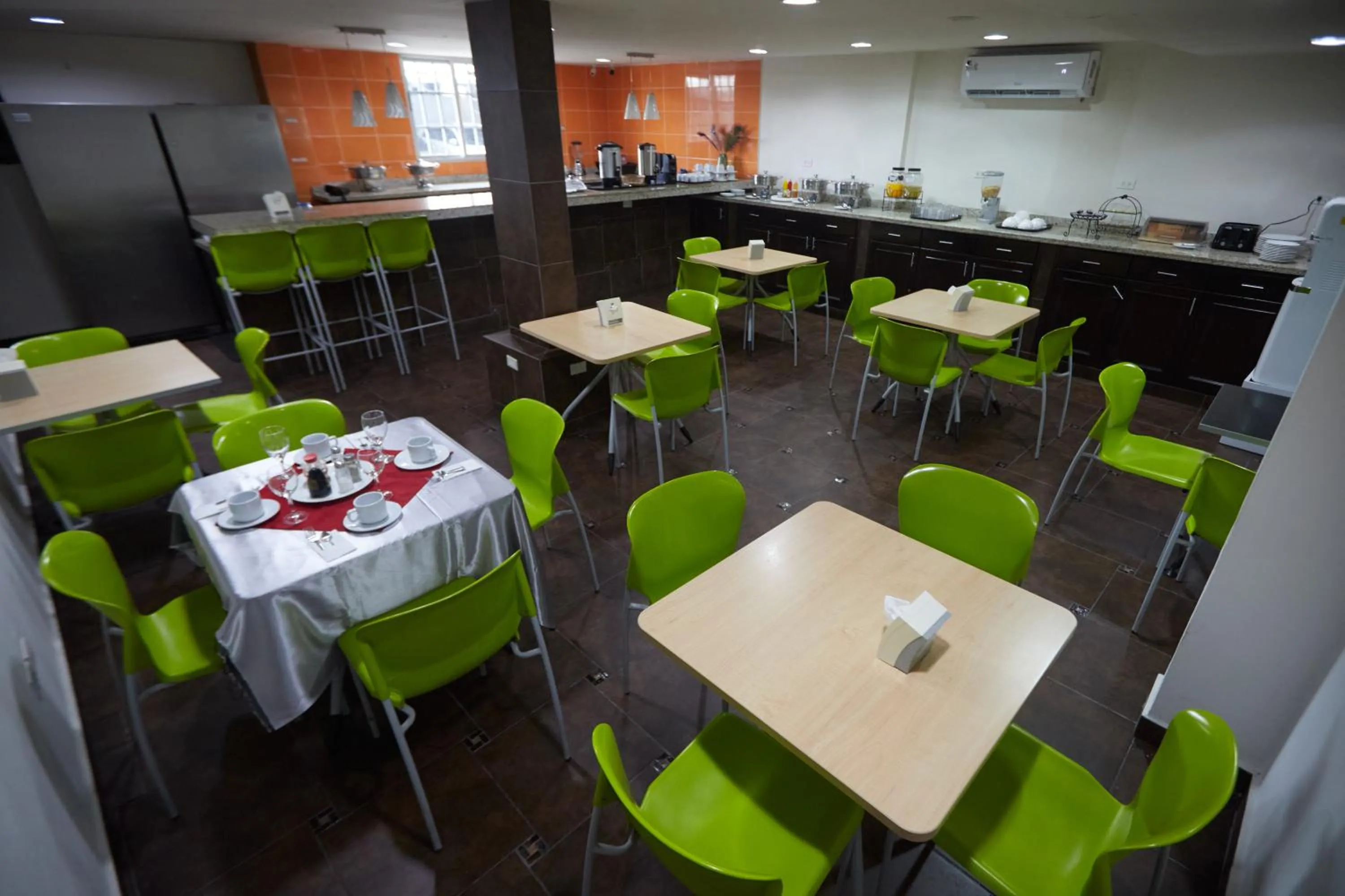 Restaurant/places to eat in Metro Hotel Panama