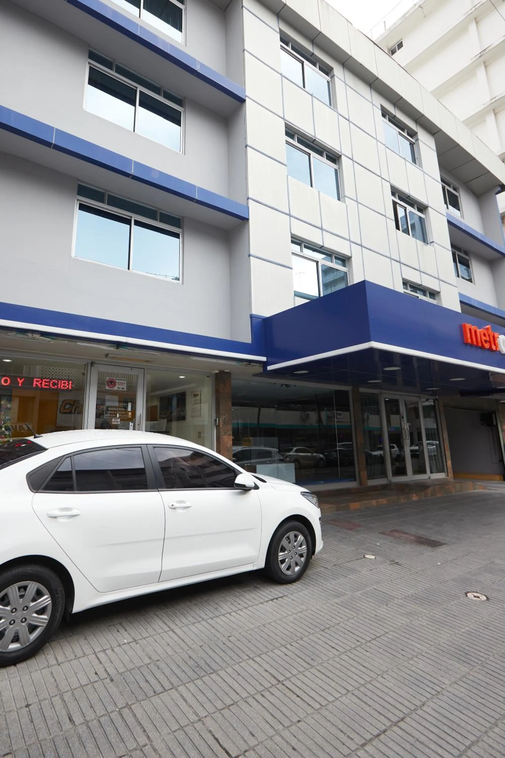 Property building in Metro Hotel Panama