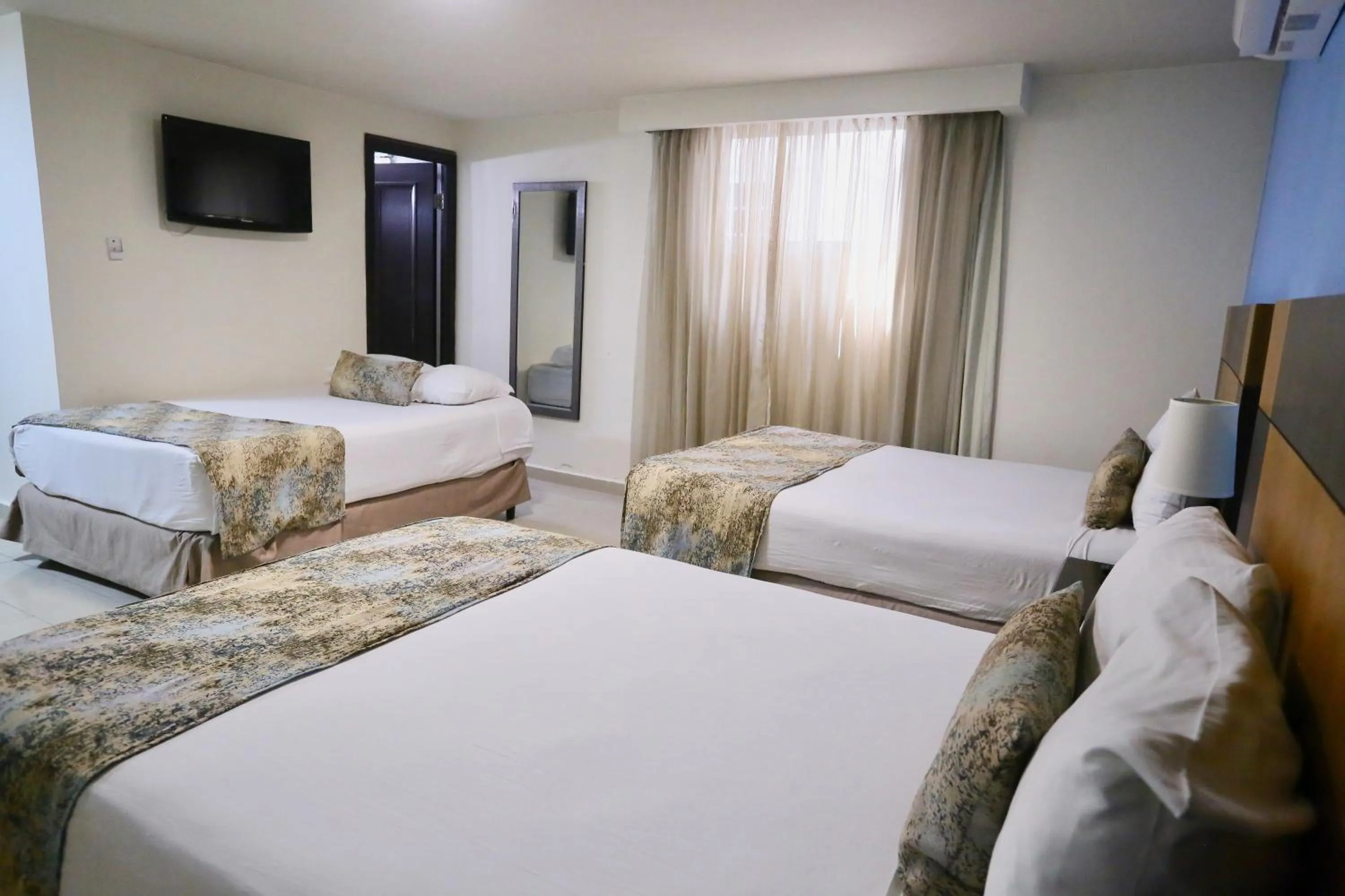 Bed in Metro Hotel Panama