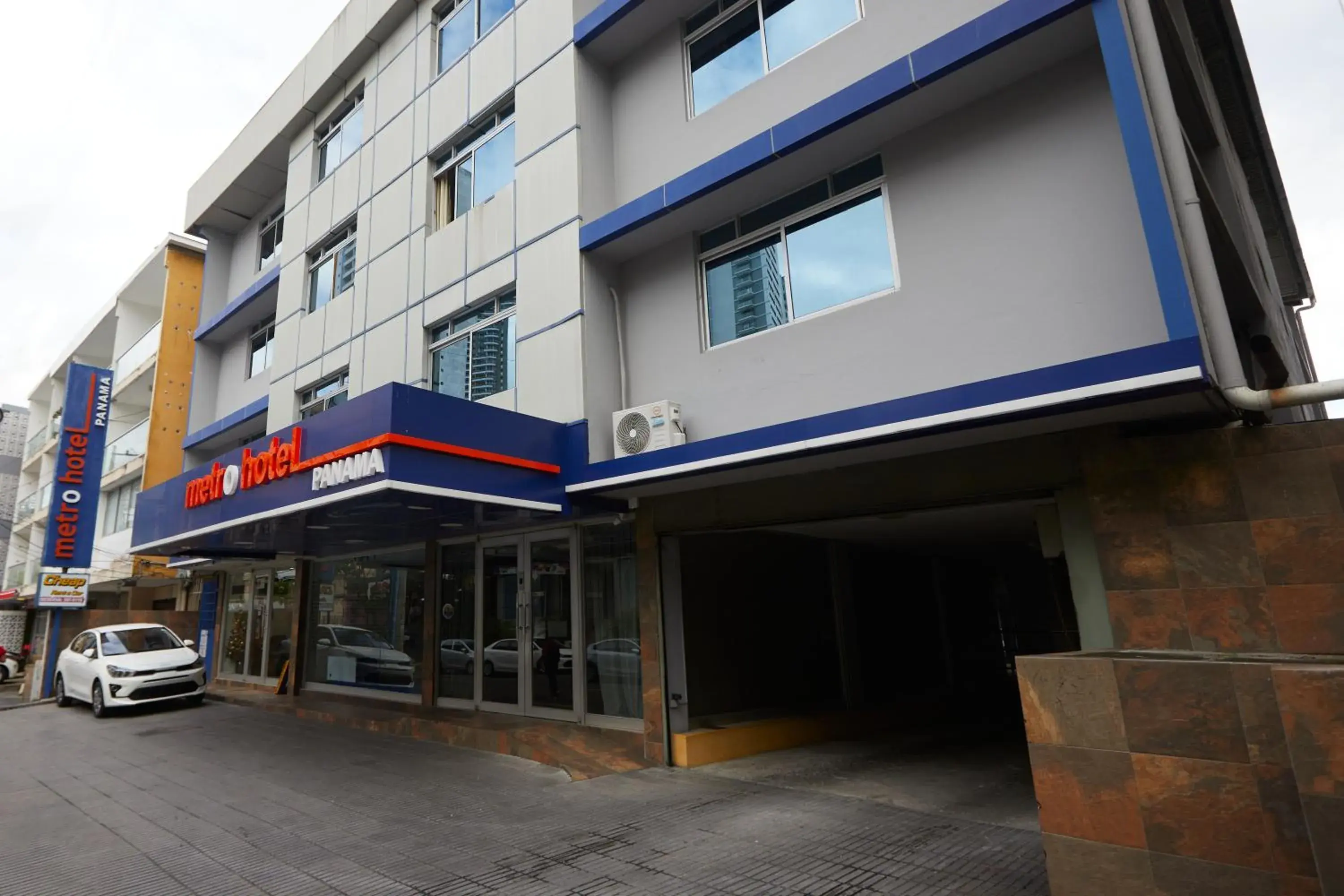 Property building in Metro Hotel Panama Property building in Metro Hotel Panama