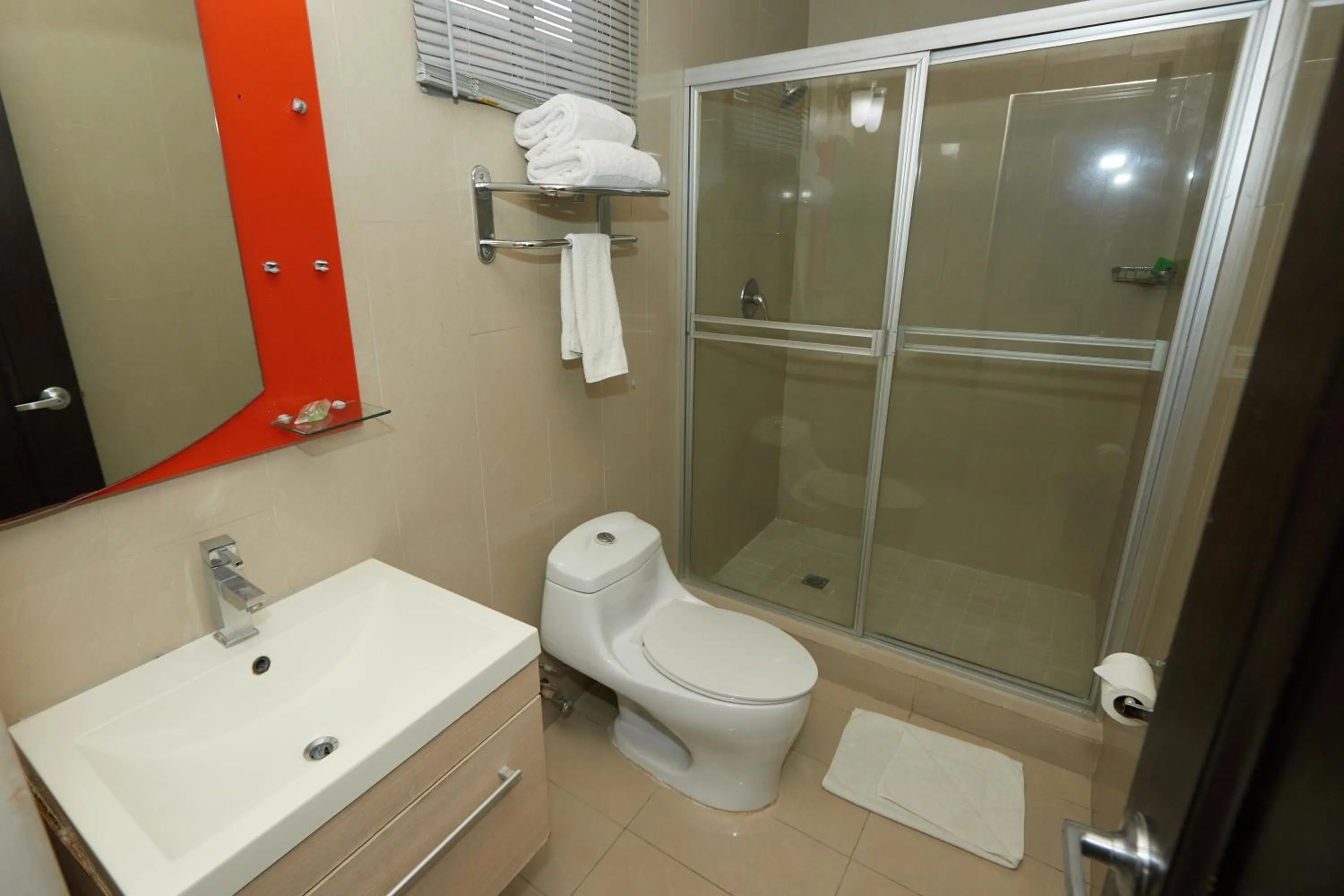 Shower in Metro Hotel Panama