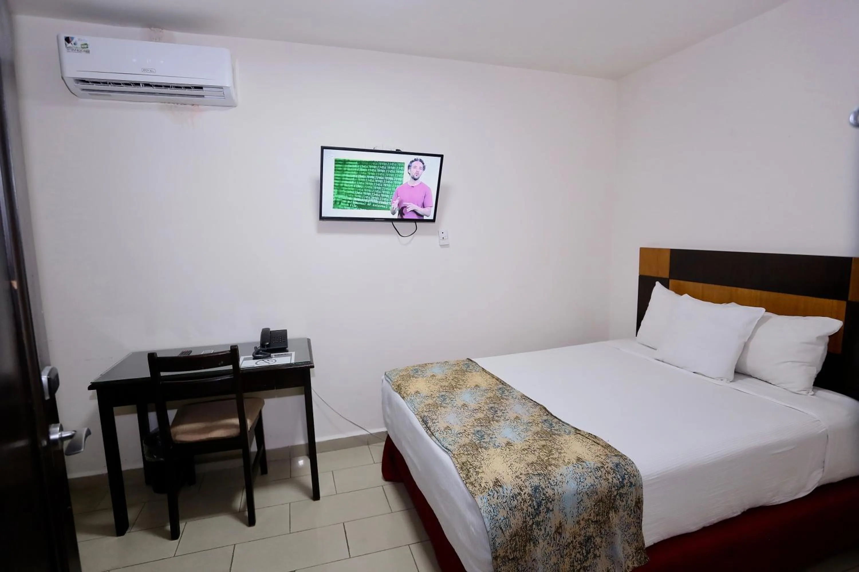 Bed in Metro Hotel Panama