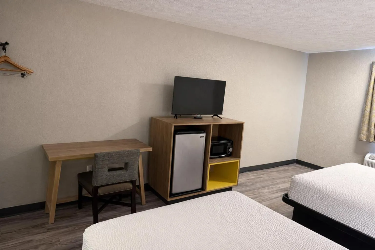 Communal lounge/ TV room, Bed in Days Inn by Wyndham Amherst