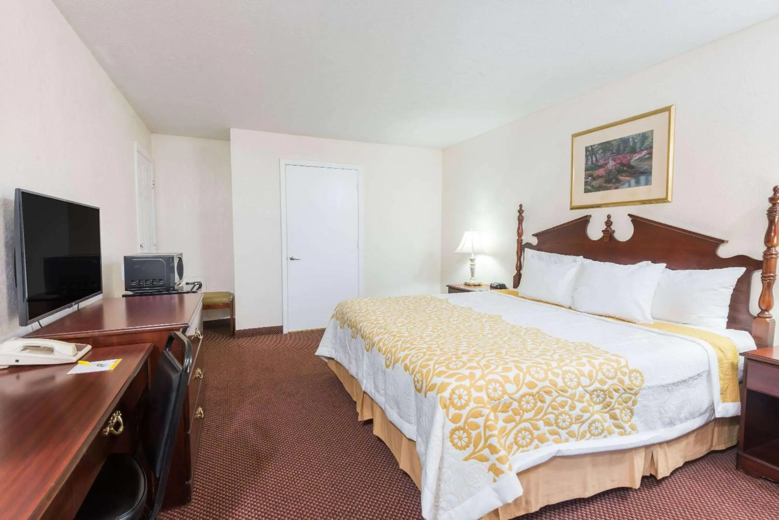 Photo of the whole room, Bed in Days Inn by Wyndham Amherst Photo of the whole room, Bed in Days Inn by Wyndham Amherst