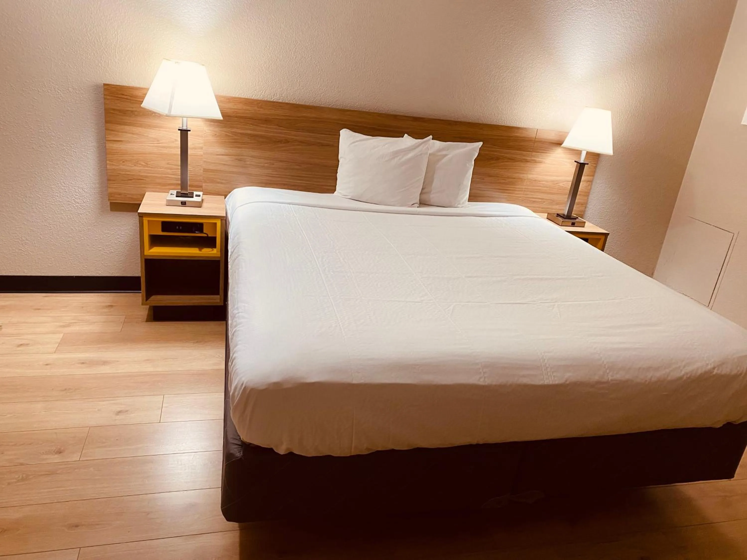 Bed in Days Inn by Wyndham Amherst