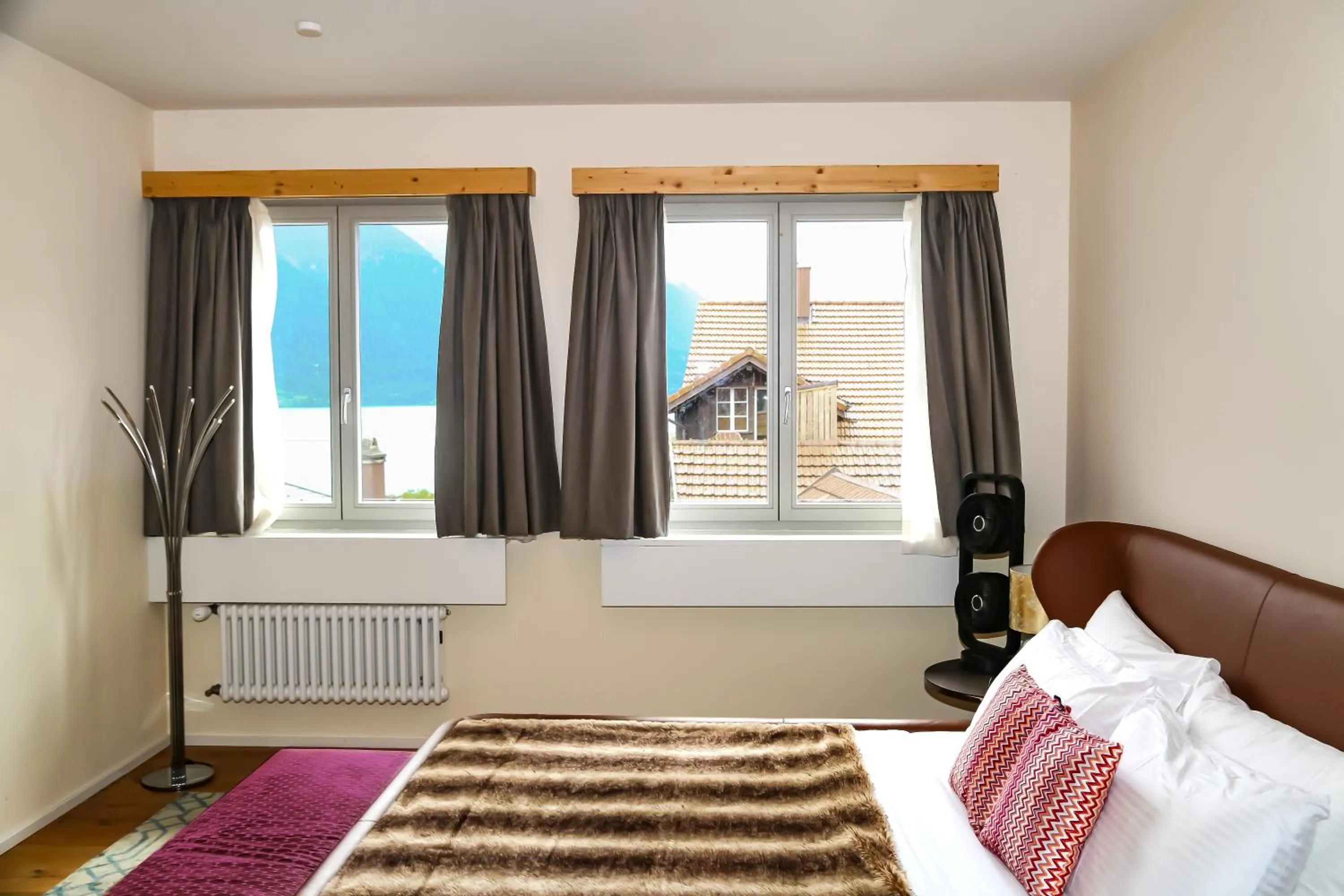 Bed in Hotel Lakeview bei Interlaken