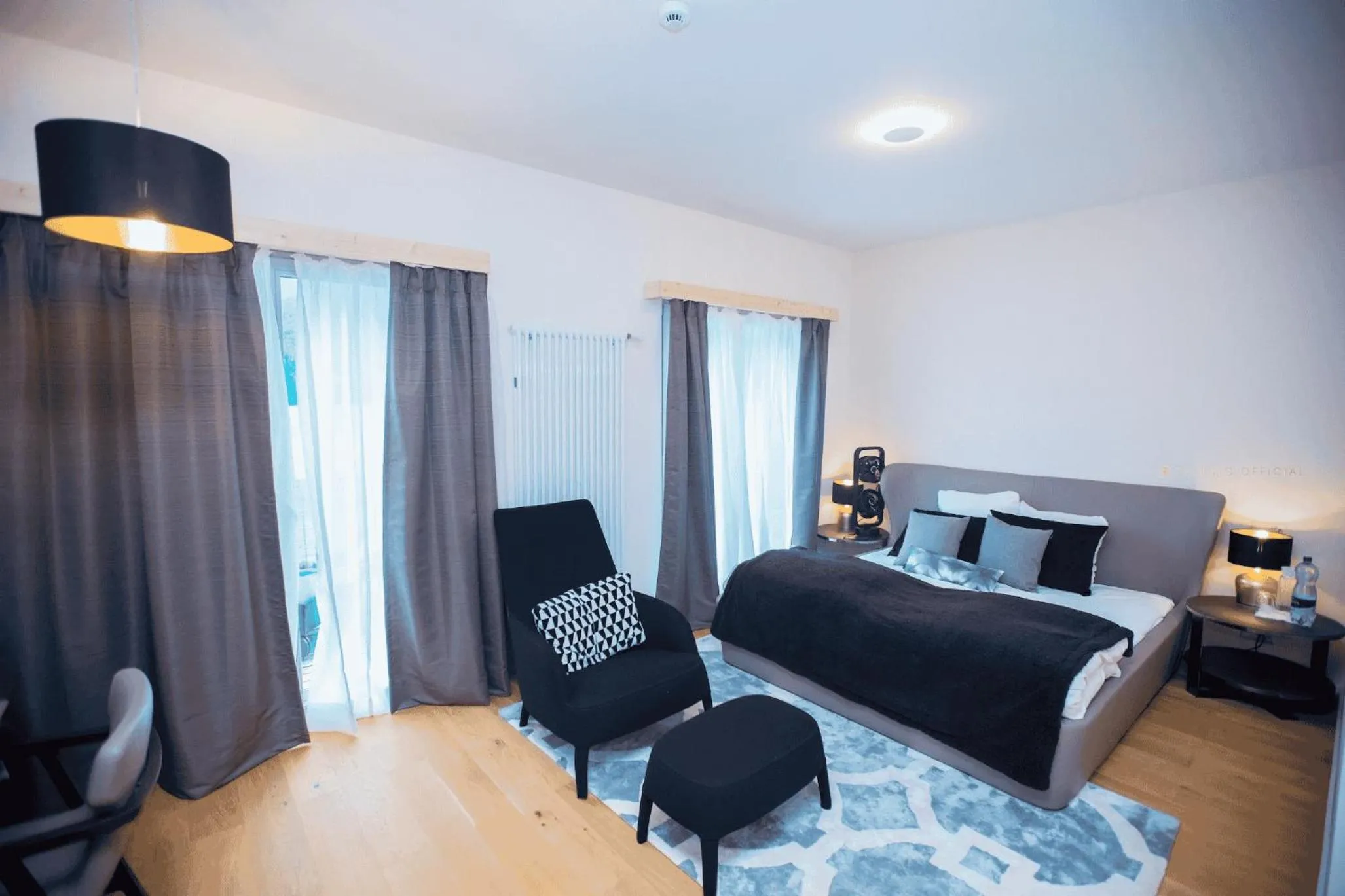 Bed in Hotel Lakeview bei Interlaken