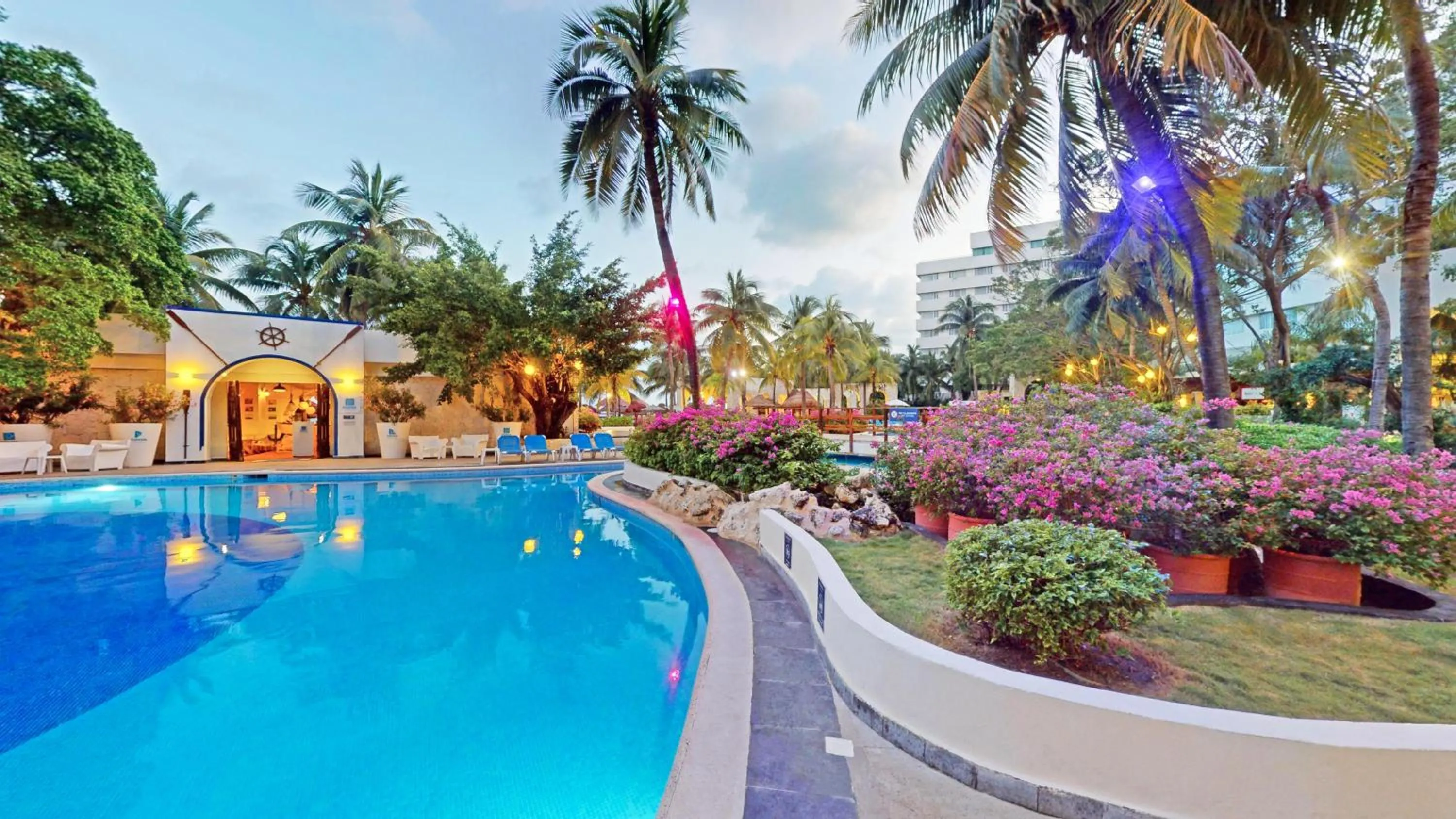 Swimming pool in Oasis Palm - All Inclusive