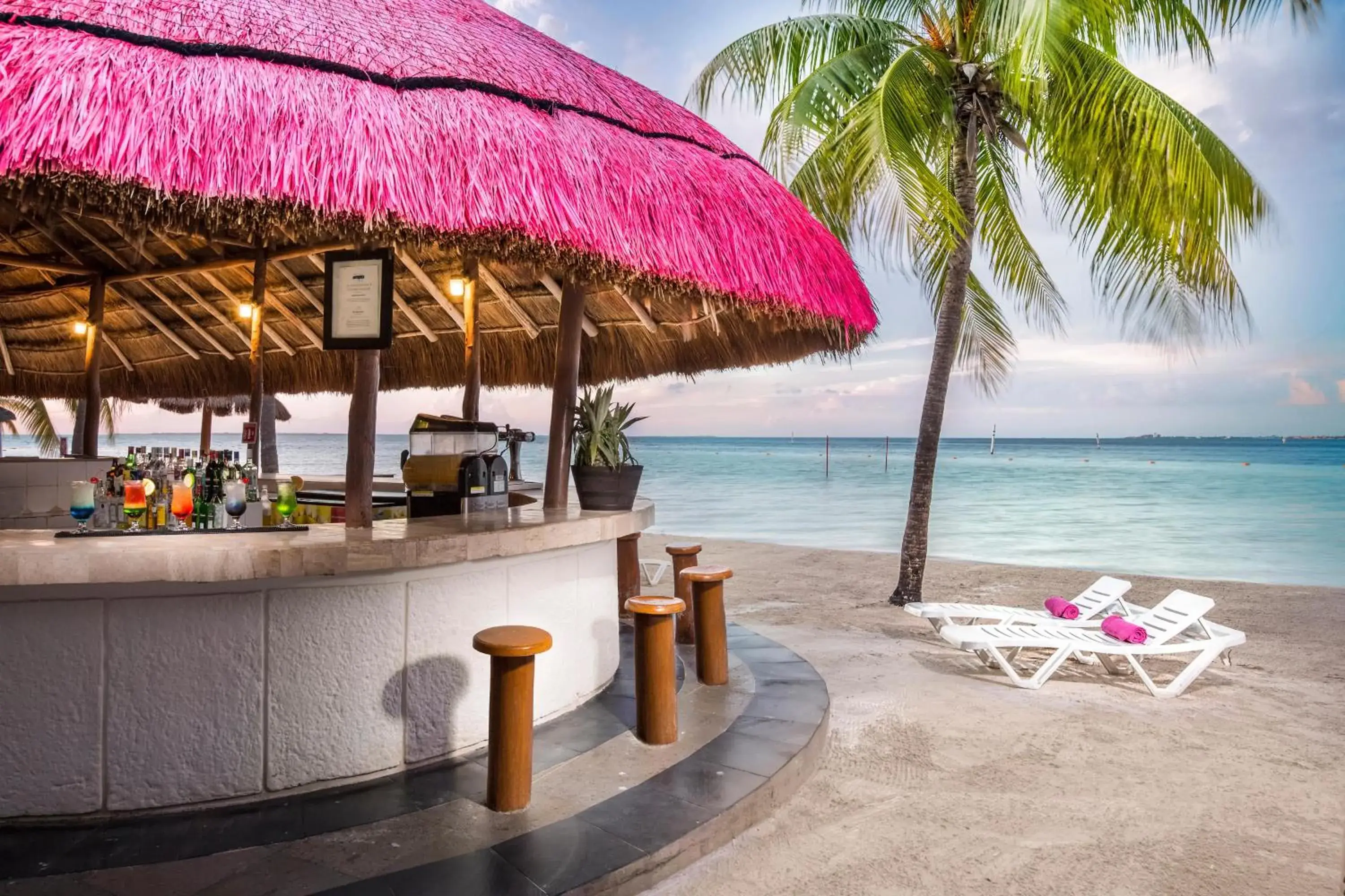 Lounge or bar in Oasis Palm - All Inclusive Lounge or bar in Oasis Palm - All Inclusive