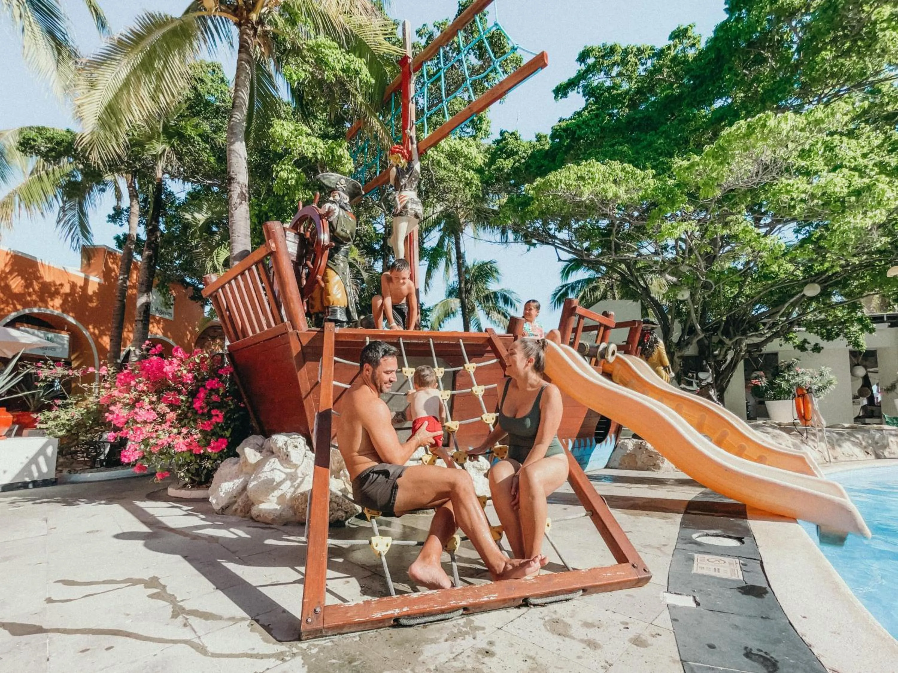 Family in Oasis Palm - All Inclusive