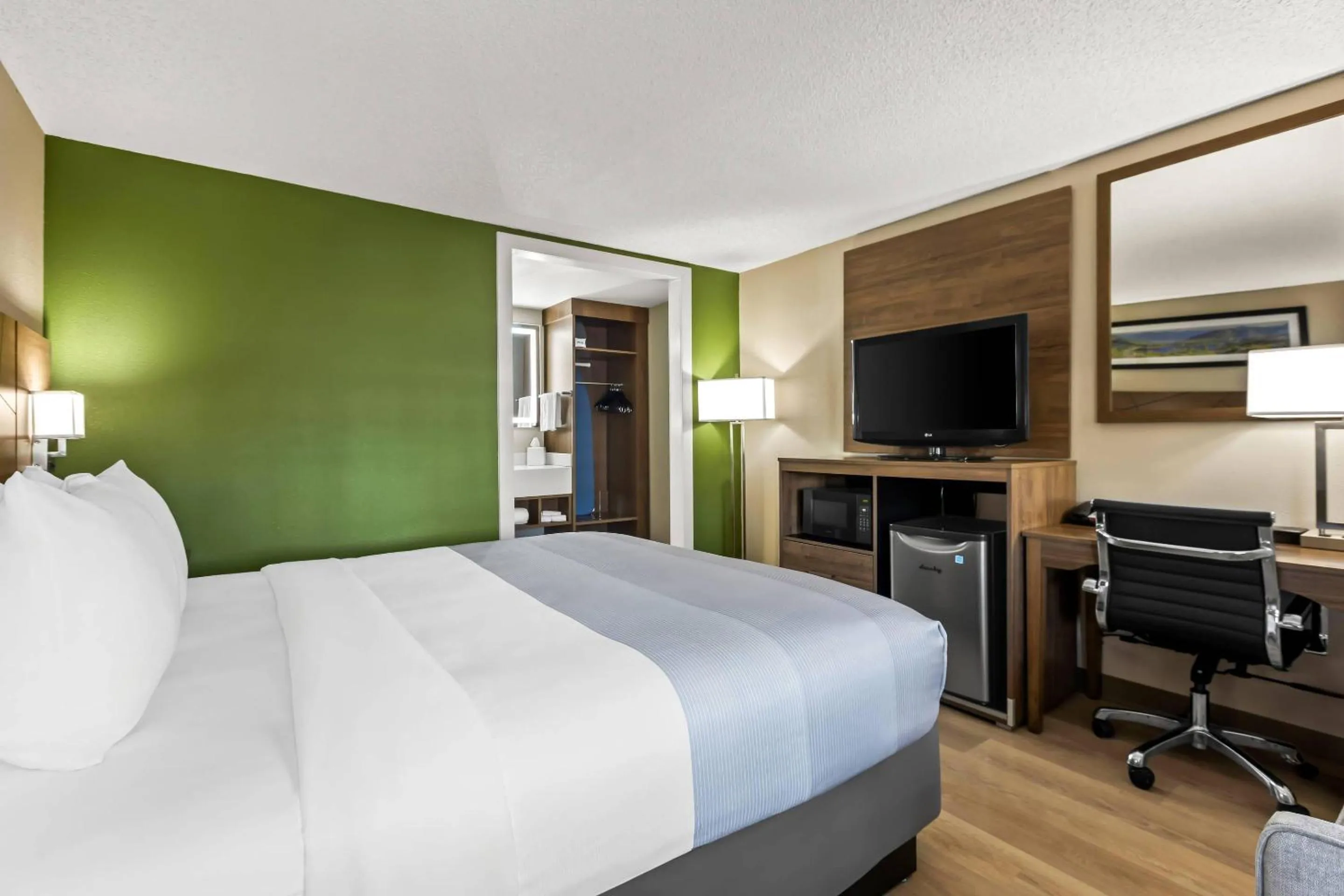 Bedroom, Bed in Quality Inn