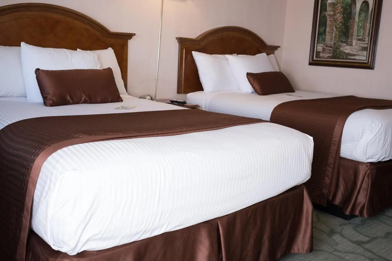 Standard Quadruple Room in Eldorado Inn