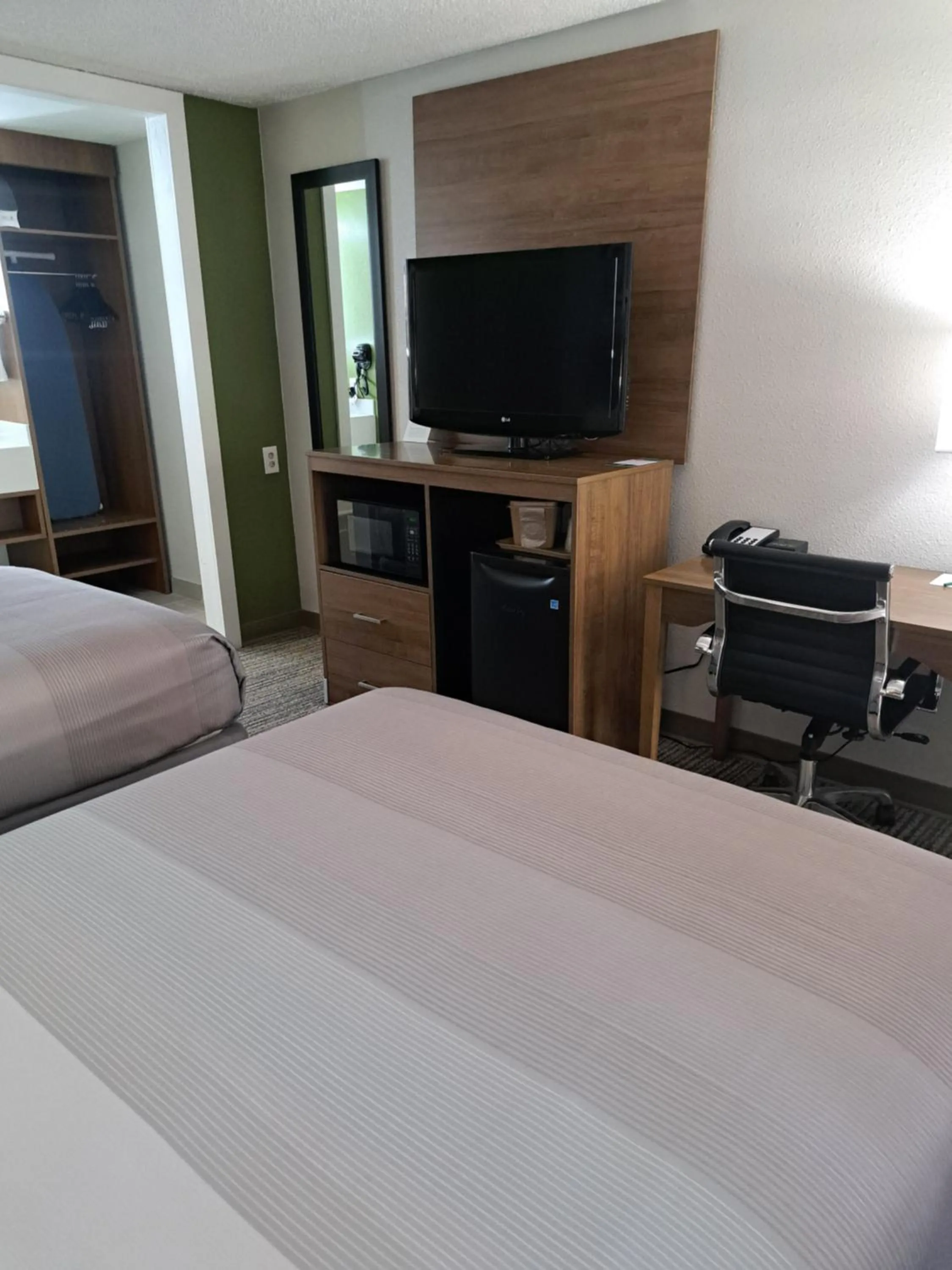 TV and multimedia, Bed in Quality Inn