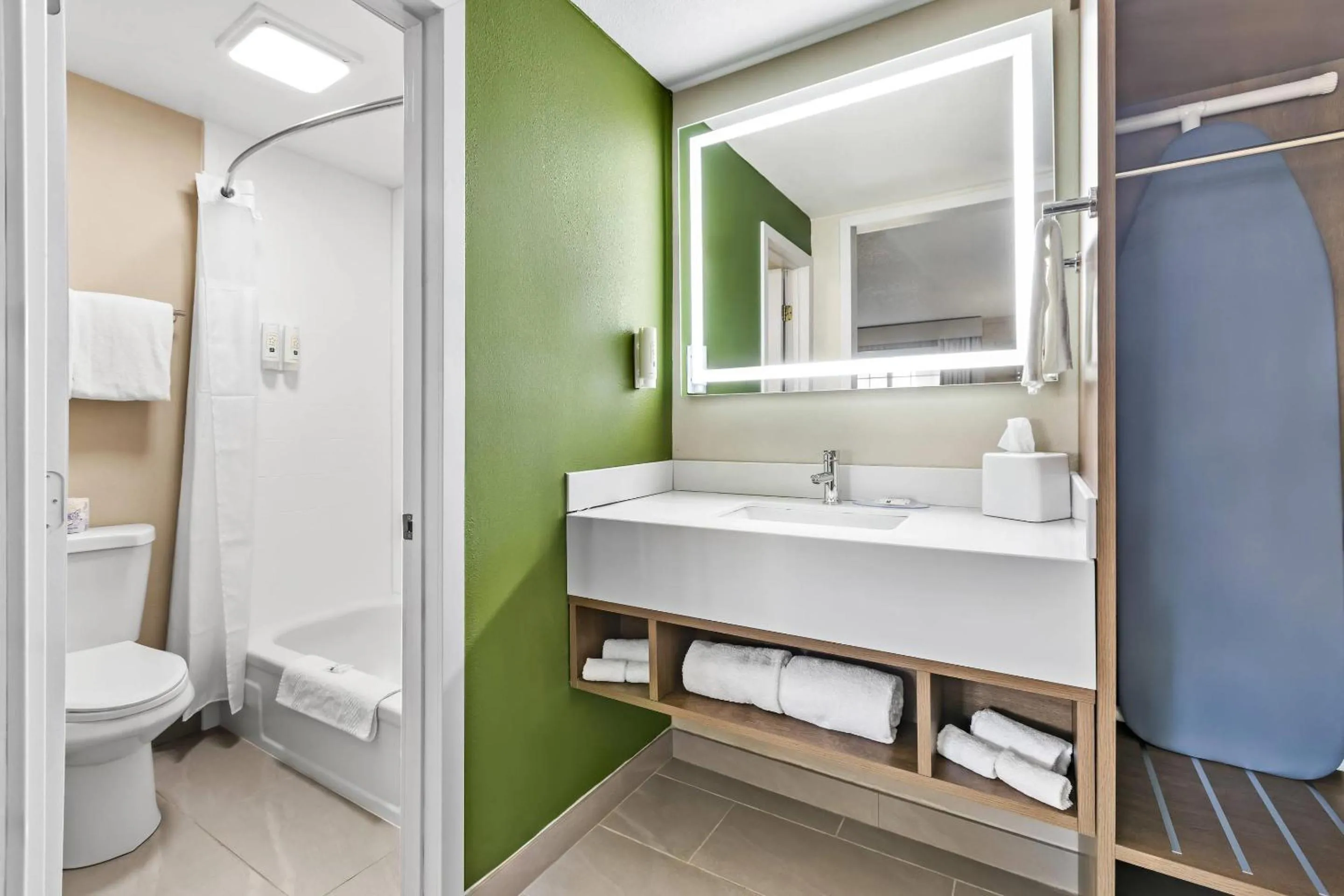 Bedroom in Quality Inn