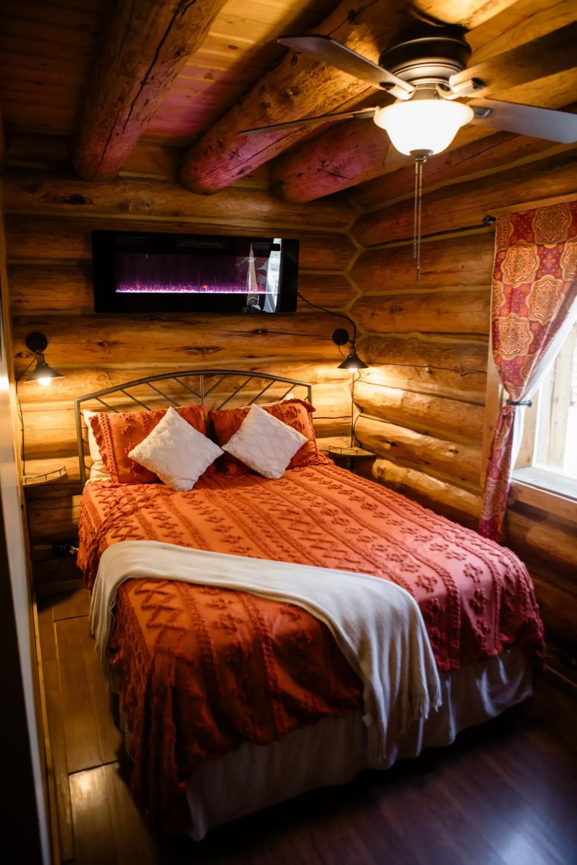 Deluxe Queen Room in Boulder Mountain Guest Ranch Deluxe Queen Room in Boulder Mountain Guest Ranch