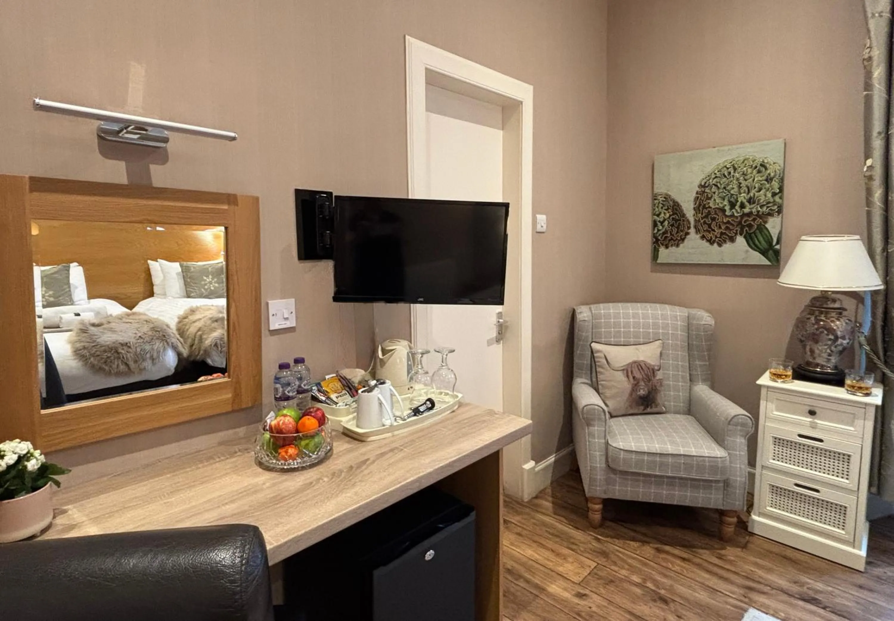 Bed in The Claymore Guest House