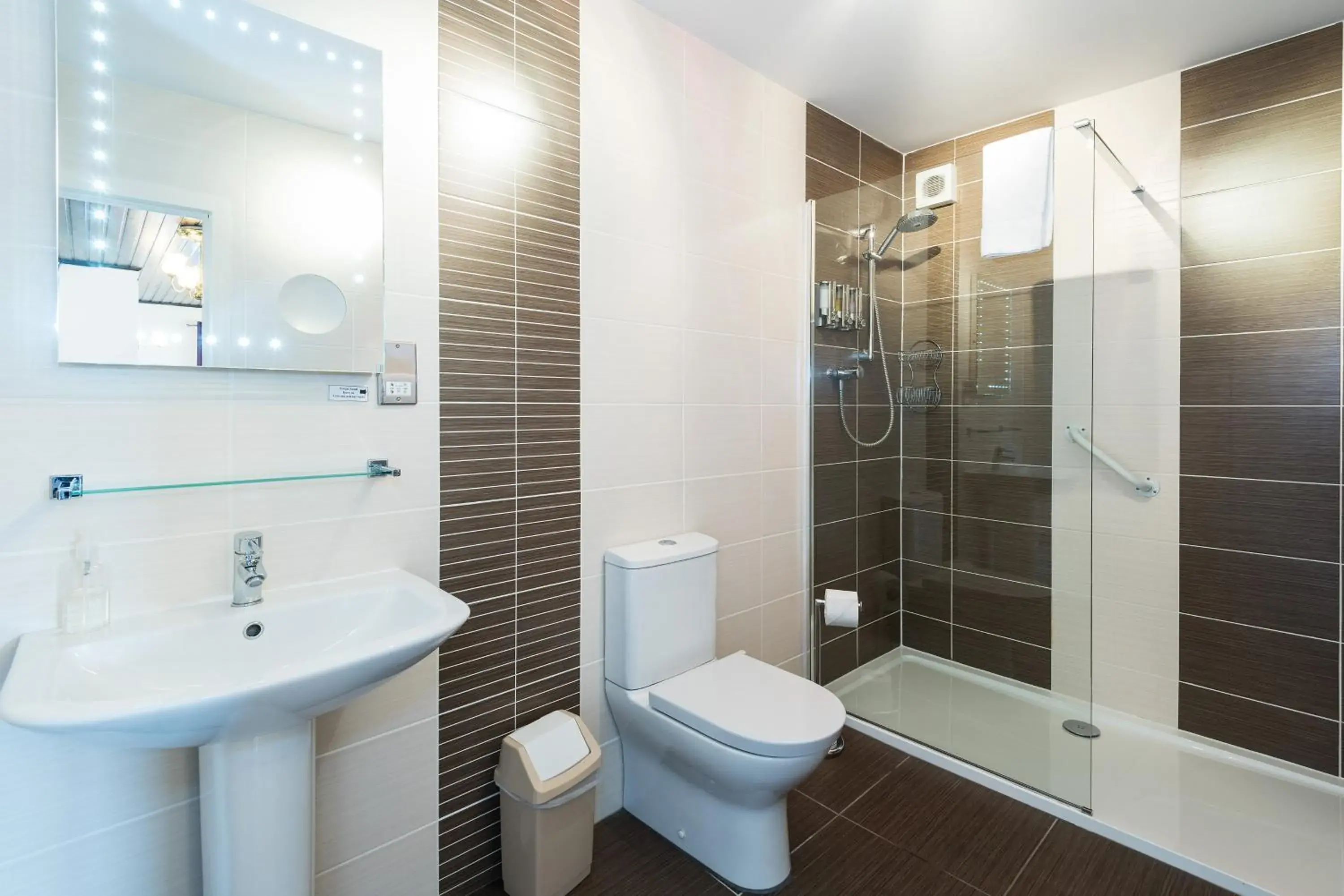 Superior Double Room in The Claymore Guest House Superior Double Room in The Claymore Guest House