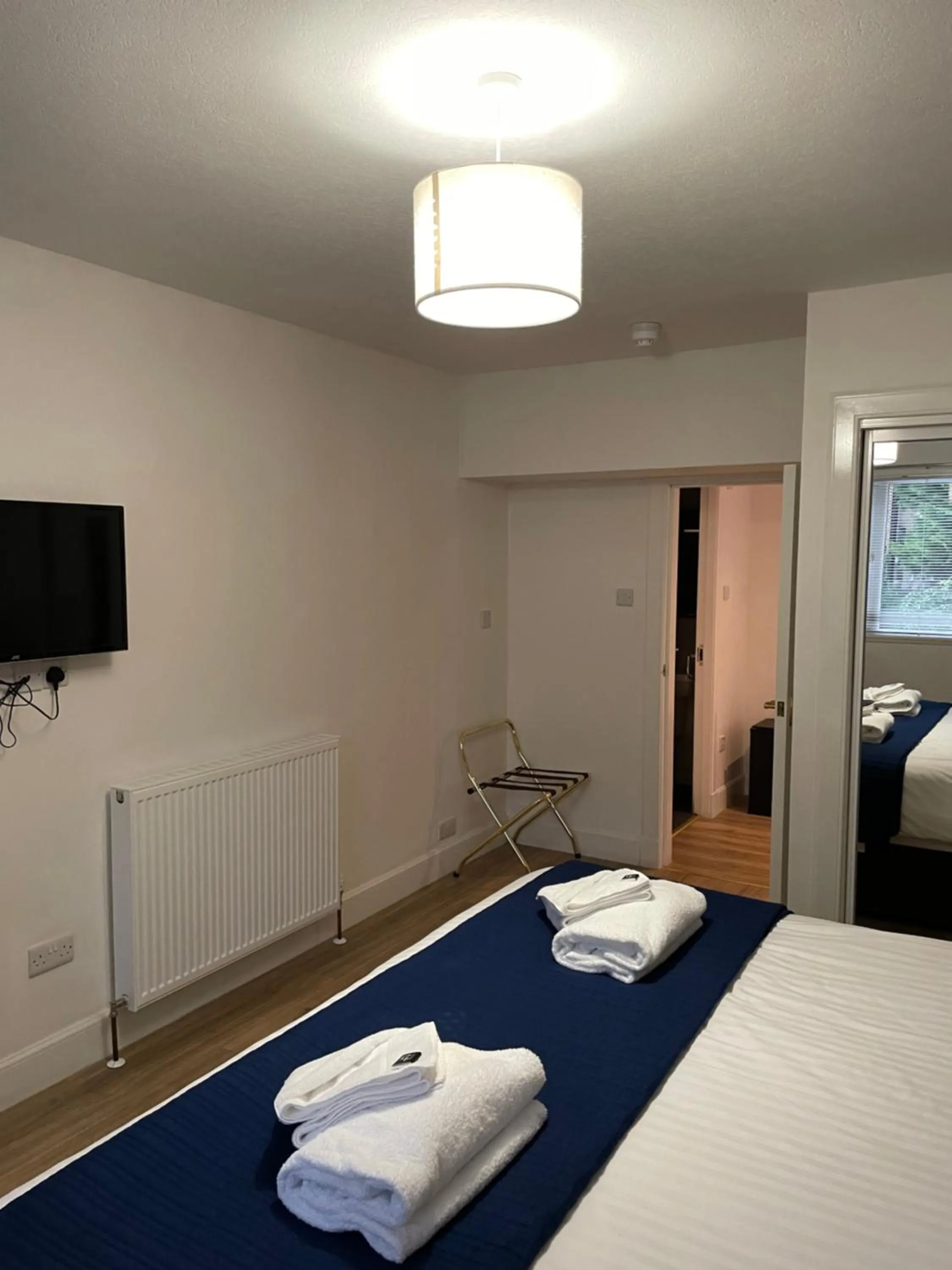 Bed in The Claymore Guest House