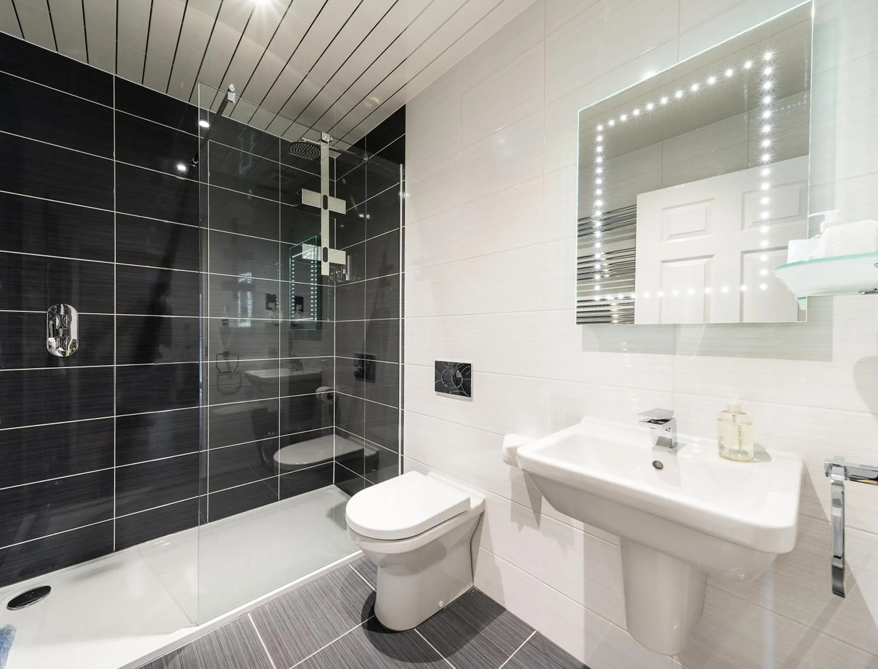 Superior King Suite in The Claymore Guest House Superior King Suite in The Claymore Guest House