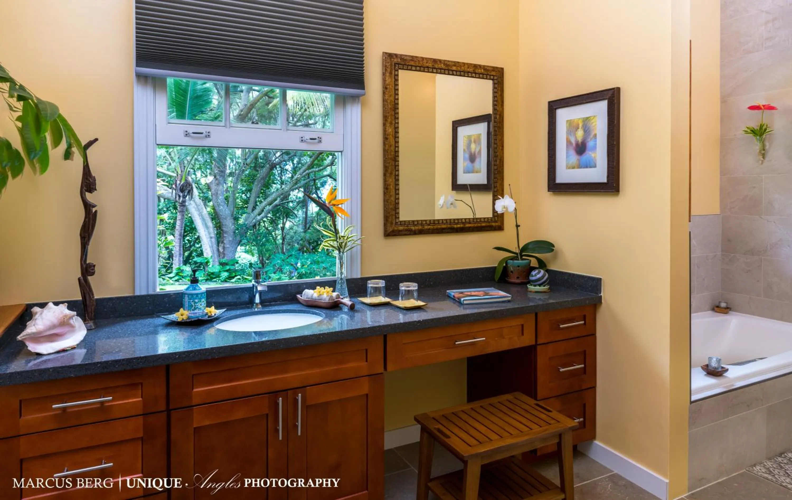 Bathroom in Ka'awa Loa Plantation