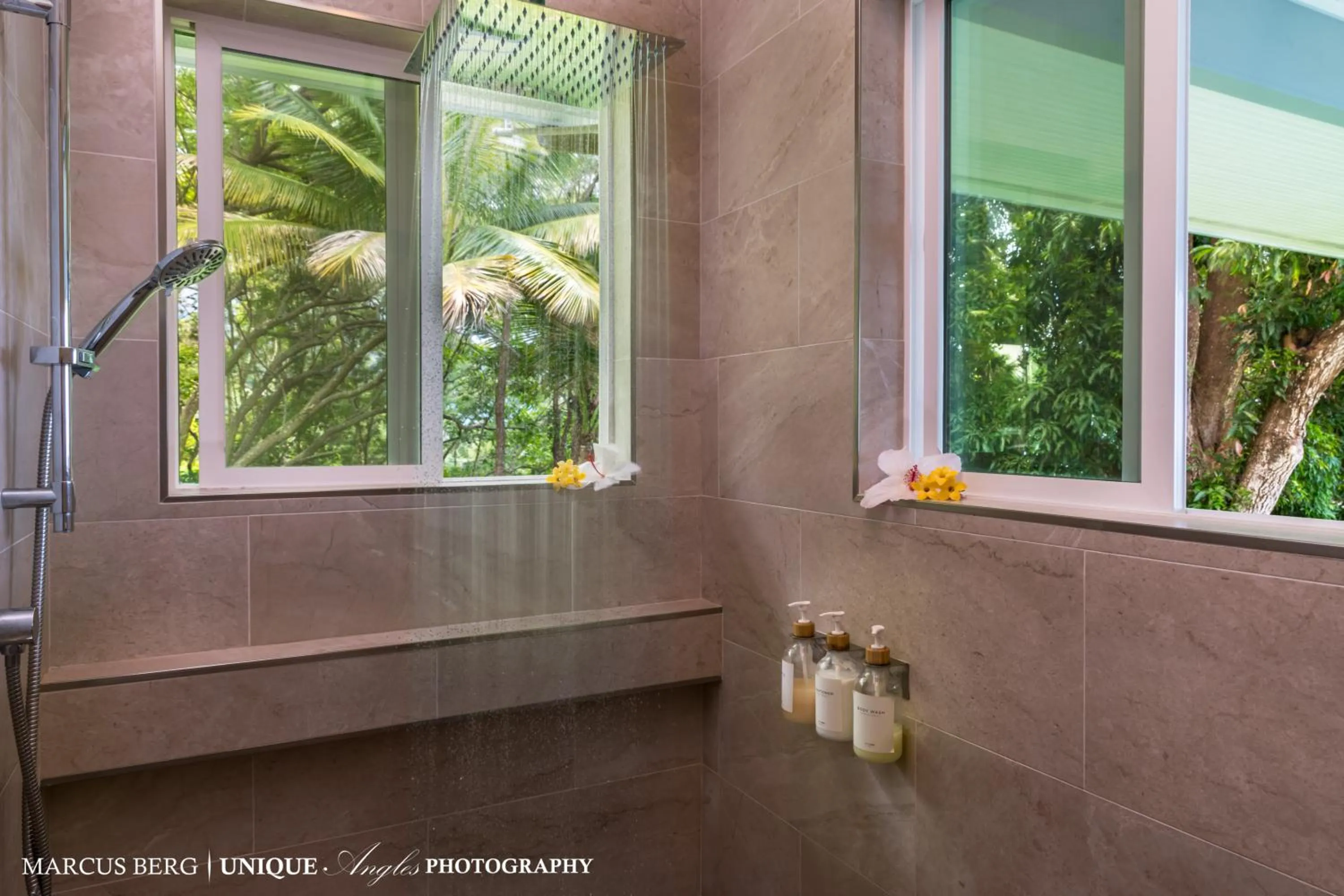 Shower in Ka'awa Loa Plantation