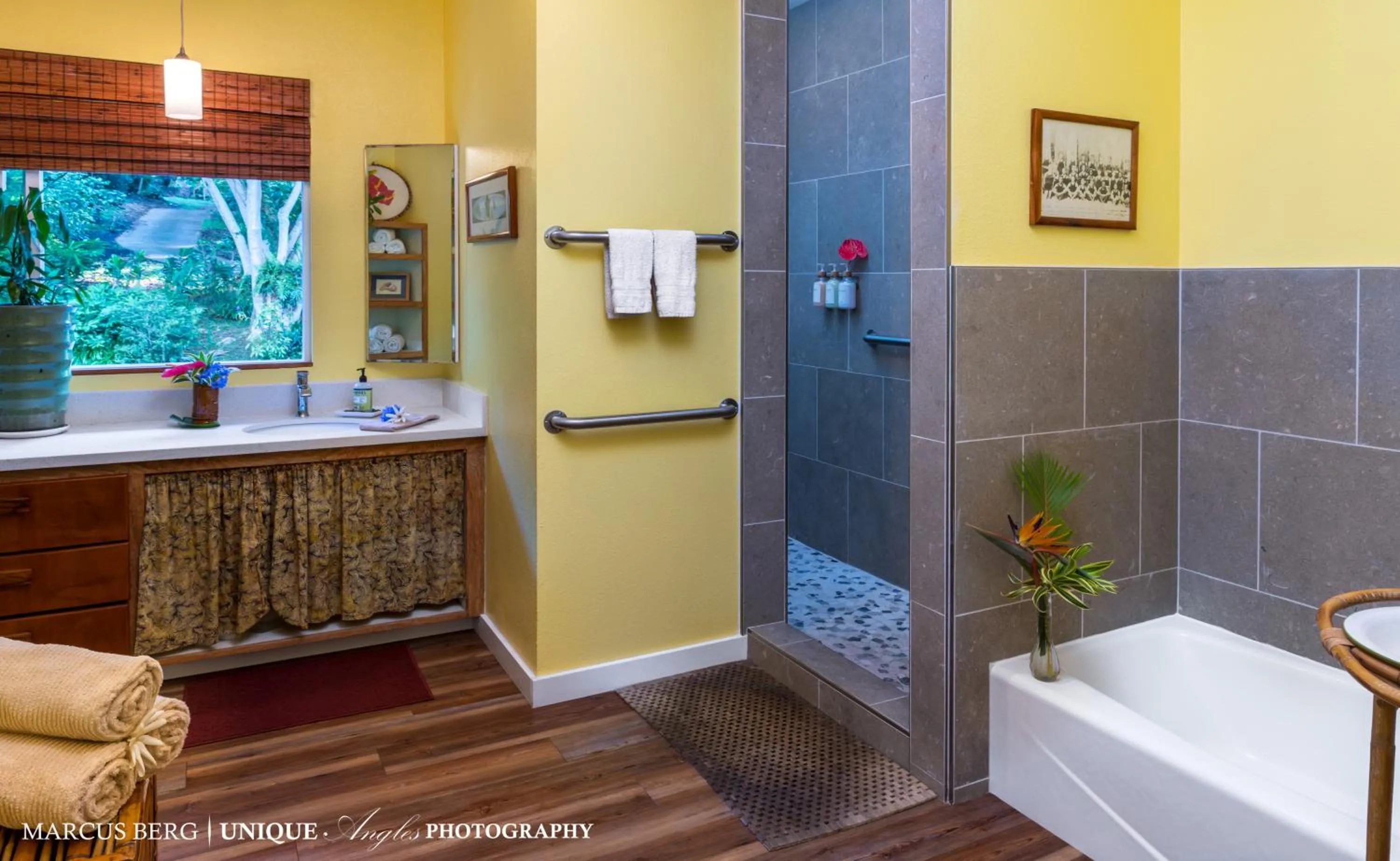 Bathroom in Ka'awa Loa Plantation