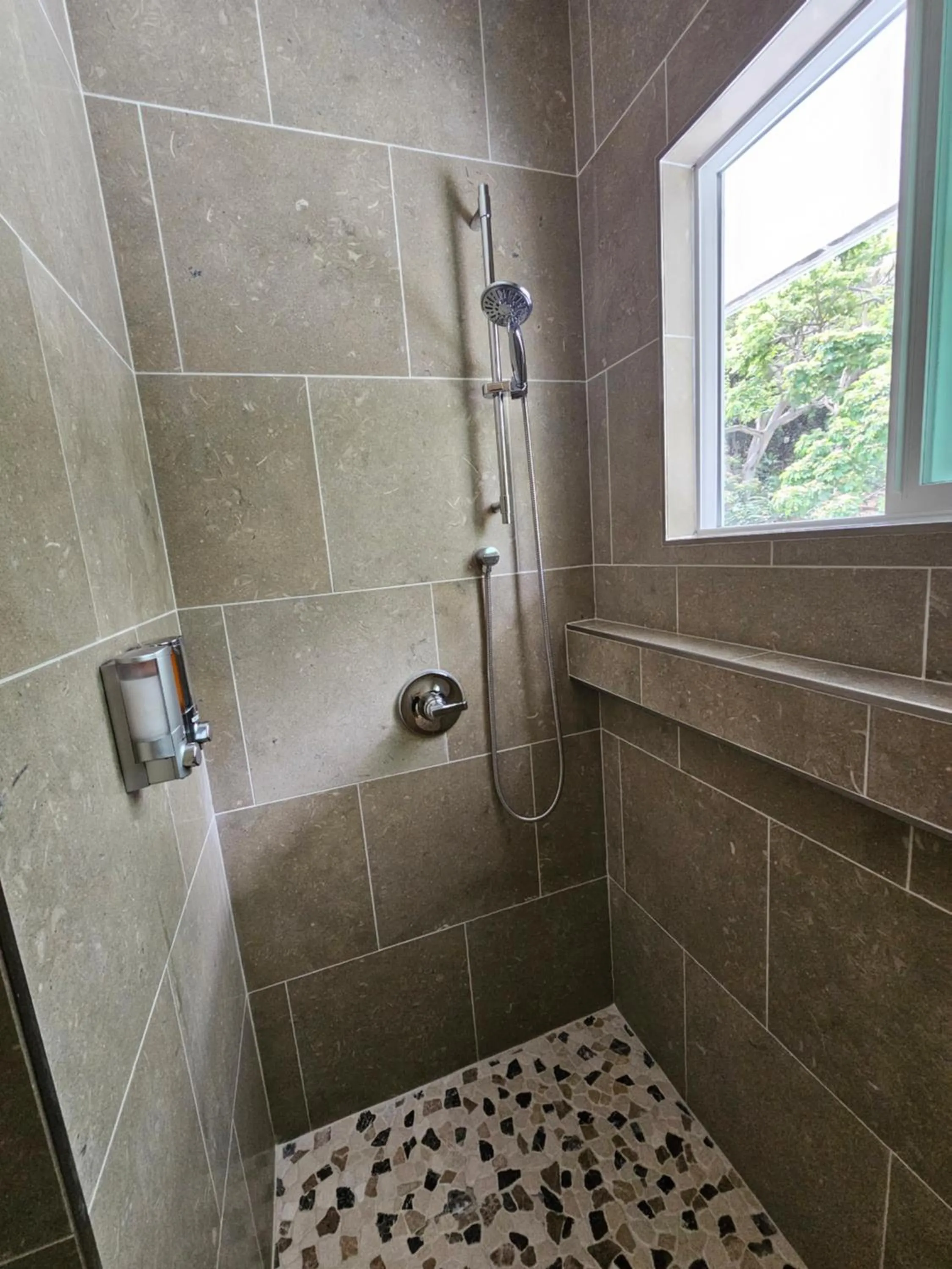 Shower in Ka'awa Loa Plantation